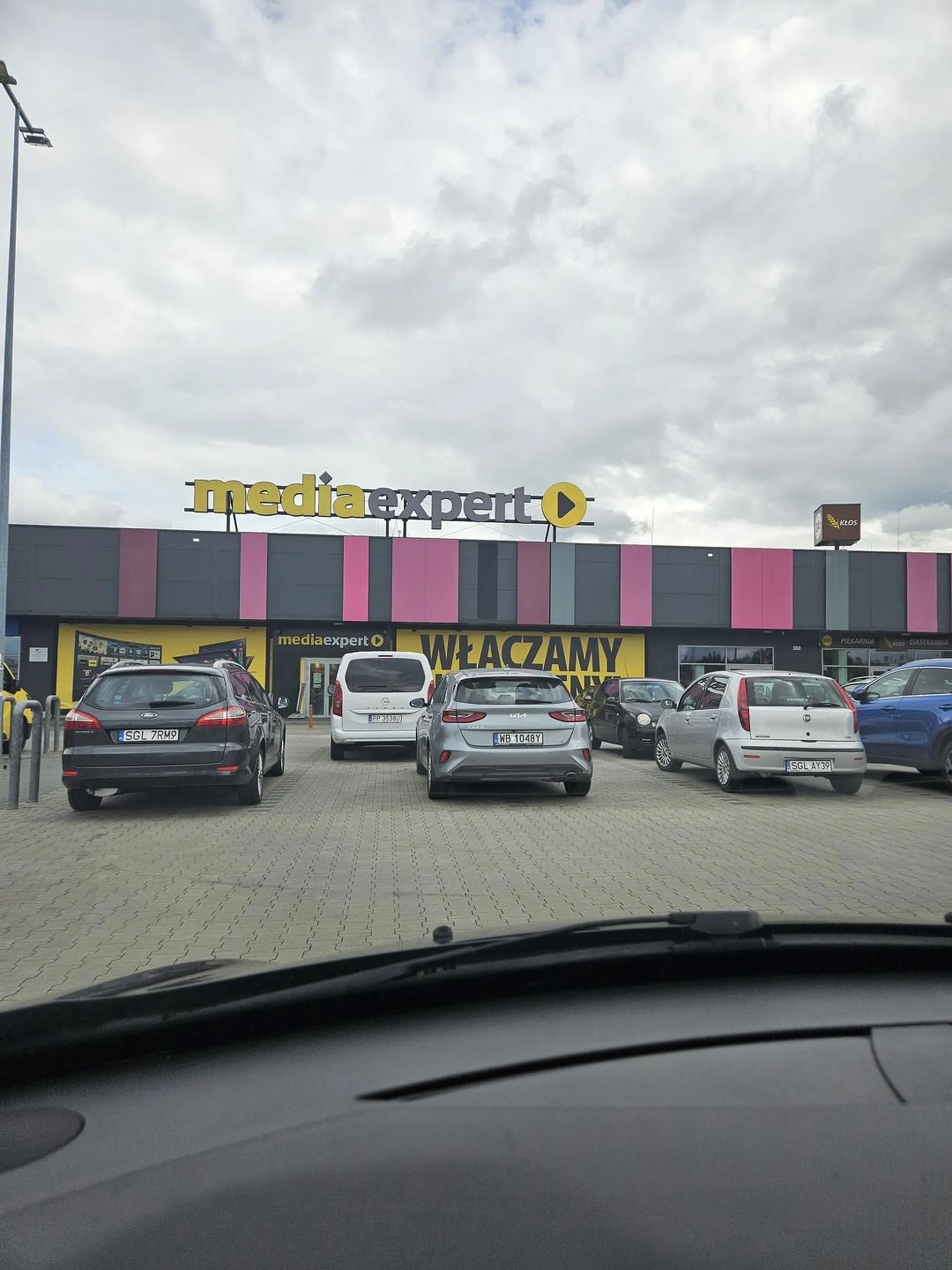 Uważaj bo ci jeszcze auto poobijają drzwiami!!!