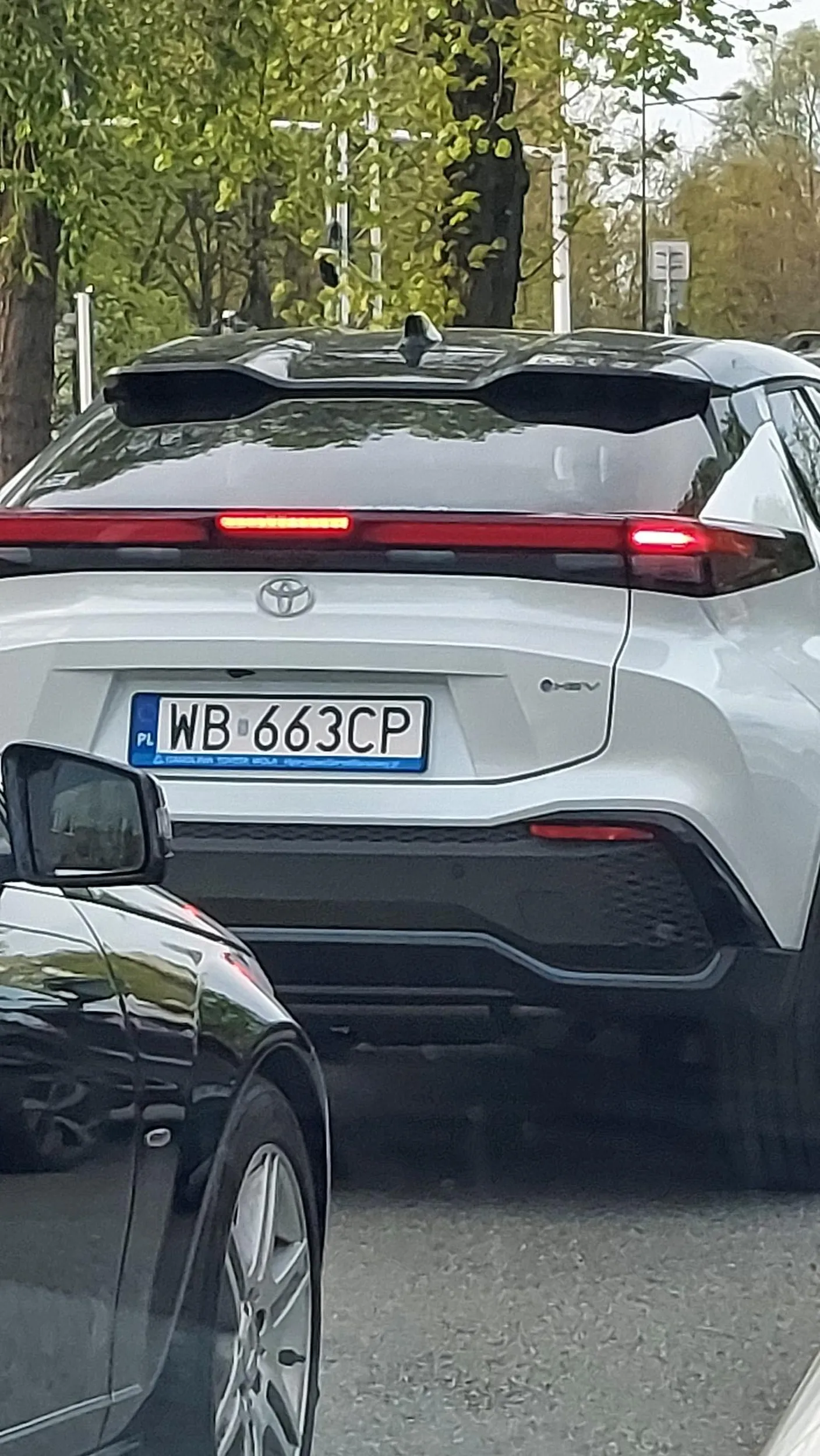 Wyprzedza na przejściu dla pieszych