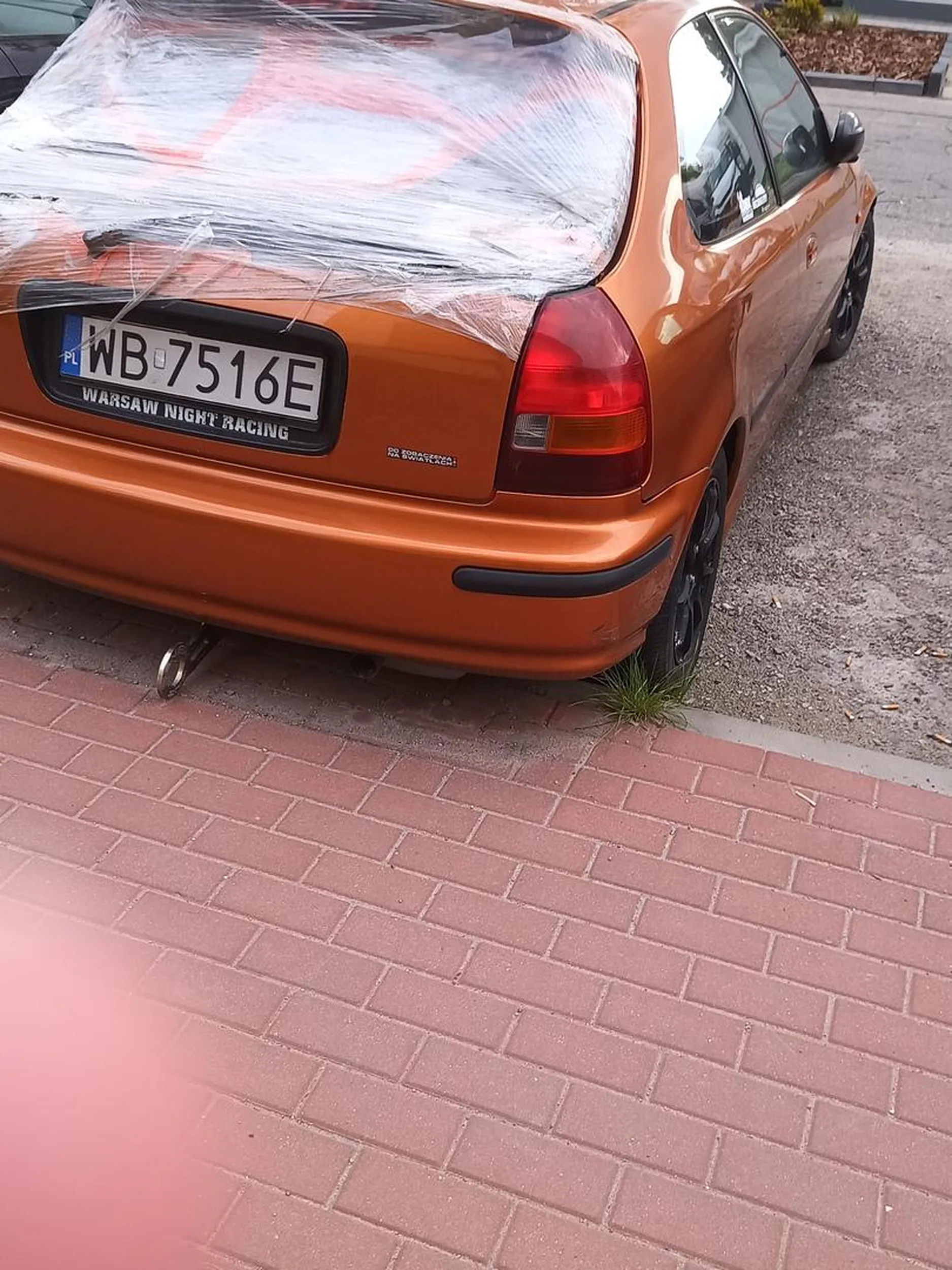 Stoi wrak już kilka miesięcy i miejsce zajmuje. Napis na tyle ,,Do zobaczenia na światłach" nie mogę się już doczekać aż ten złom odpalisz...