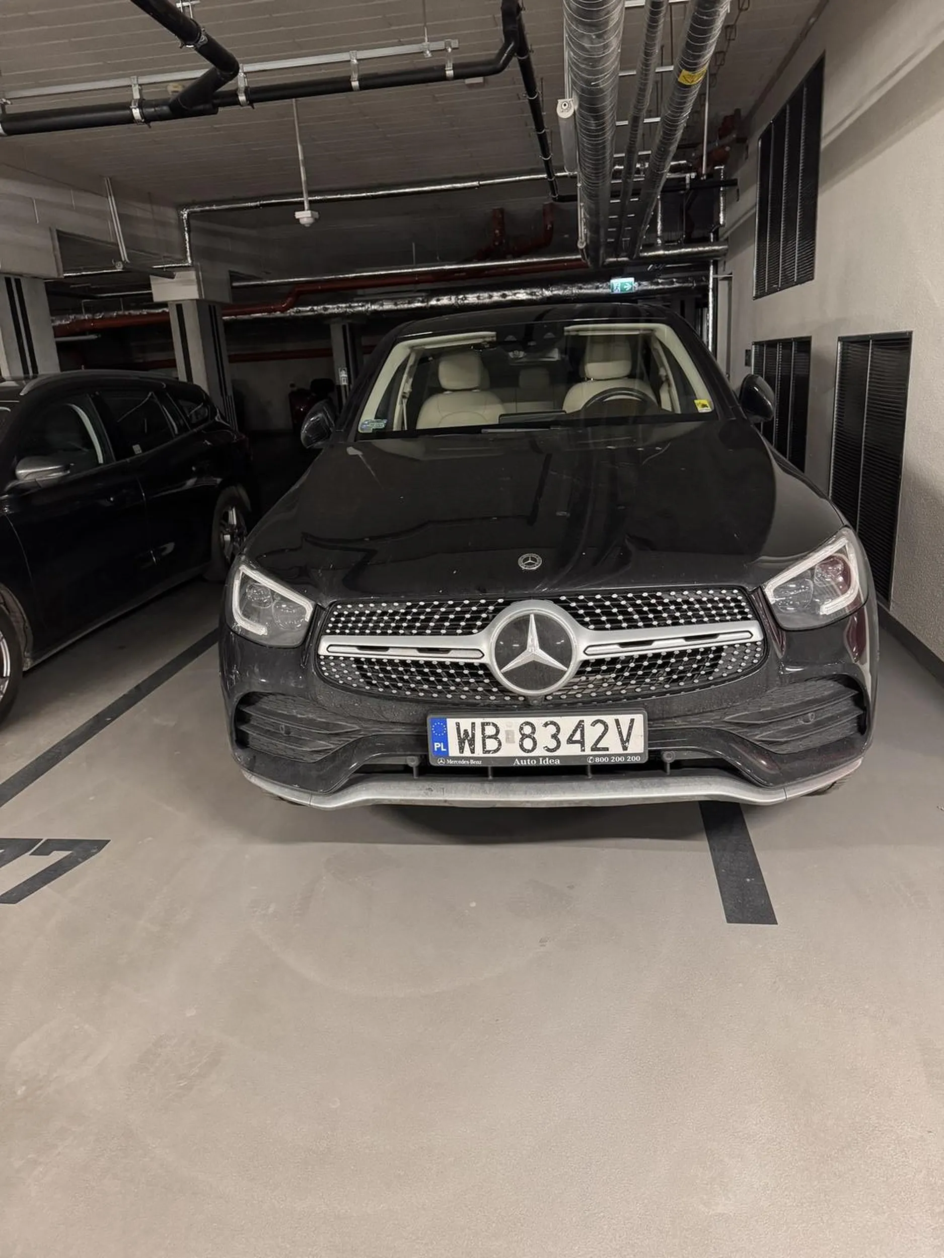 Parkowanie to obca dziedzina dla właściciela tego bolida