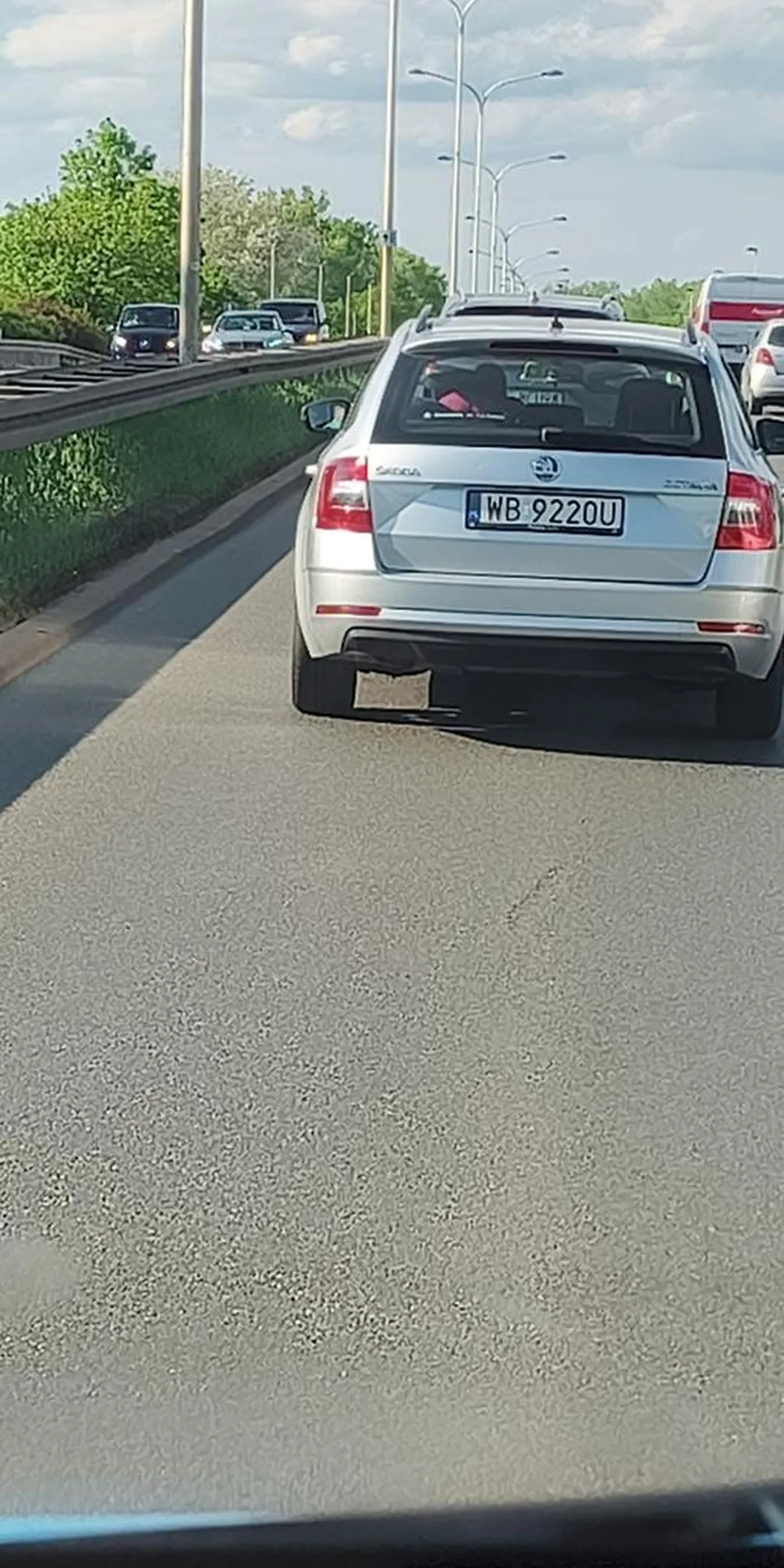 Uwaga na zjeba. Trzymać dystans