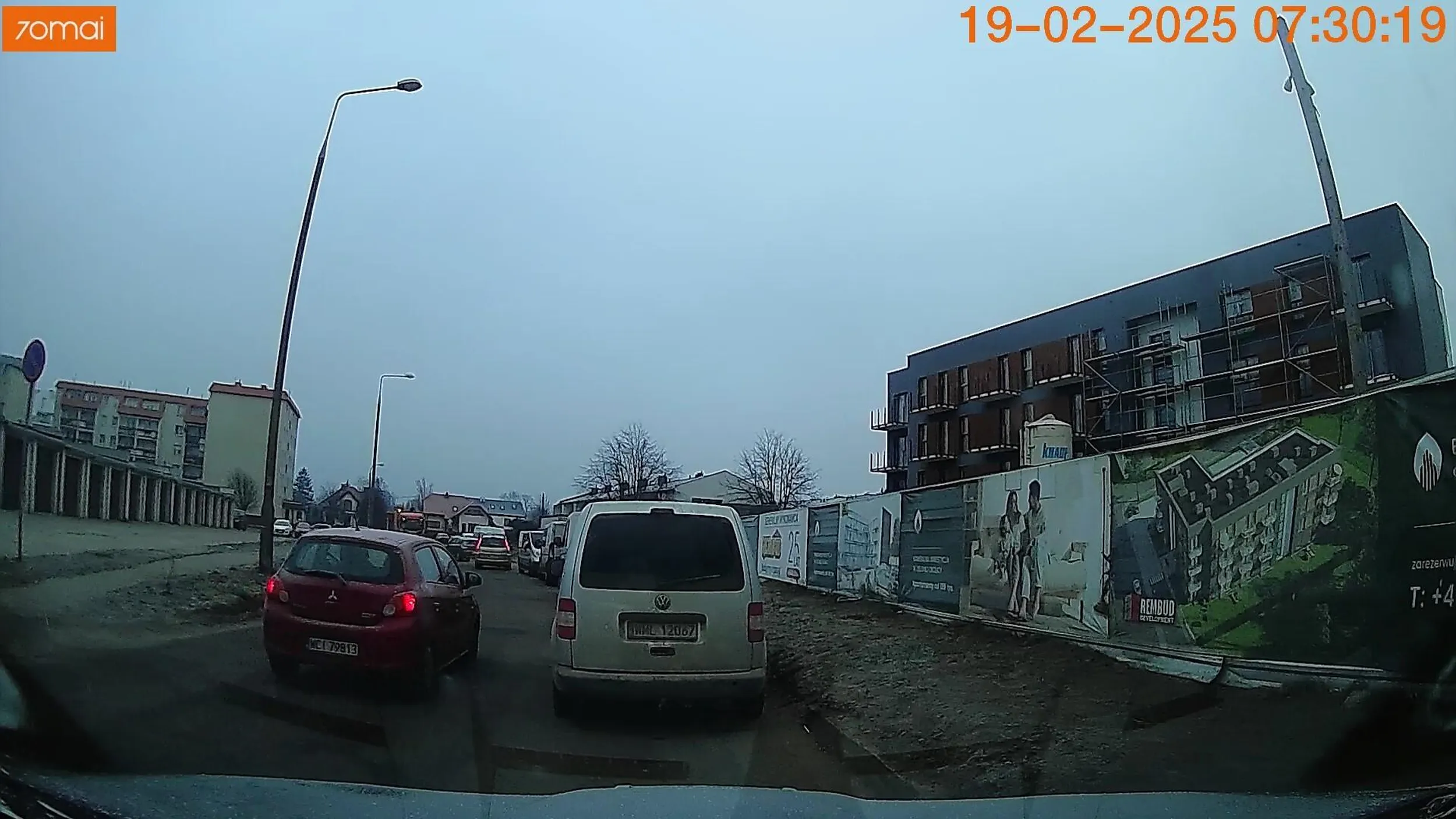 Puściłem zgodnie z przepisami śmieciarkę i dałem kierunek, że będę zmieniał pas, kiedy jej kierowca dał znać żeby jechać, chamidło z tyłu wepchało się w kolejkę.