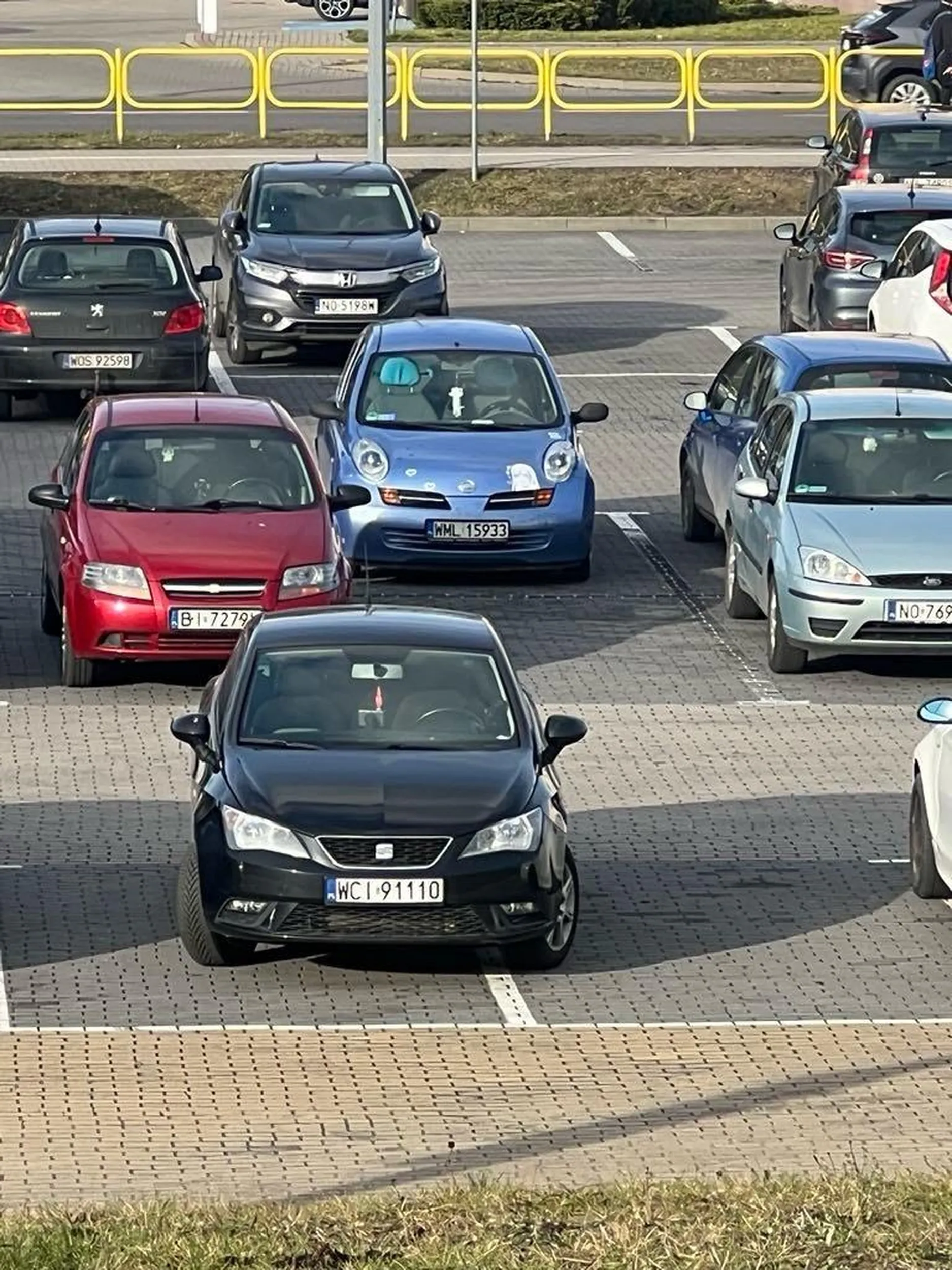 Nie żeby coś ale te linie po coś są xd