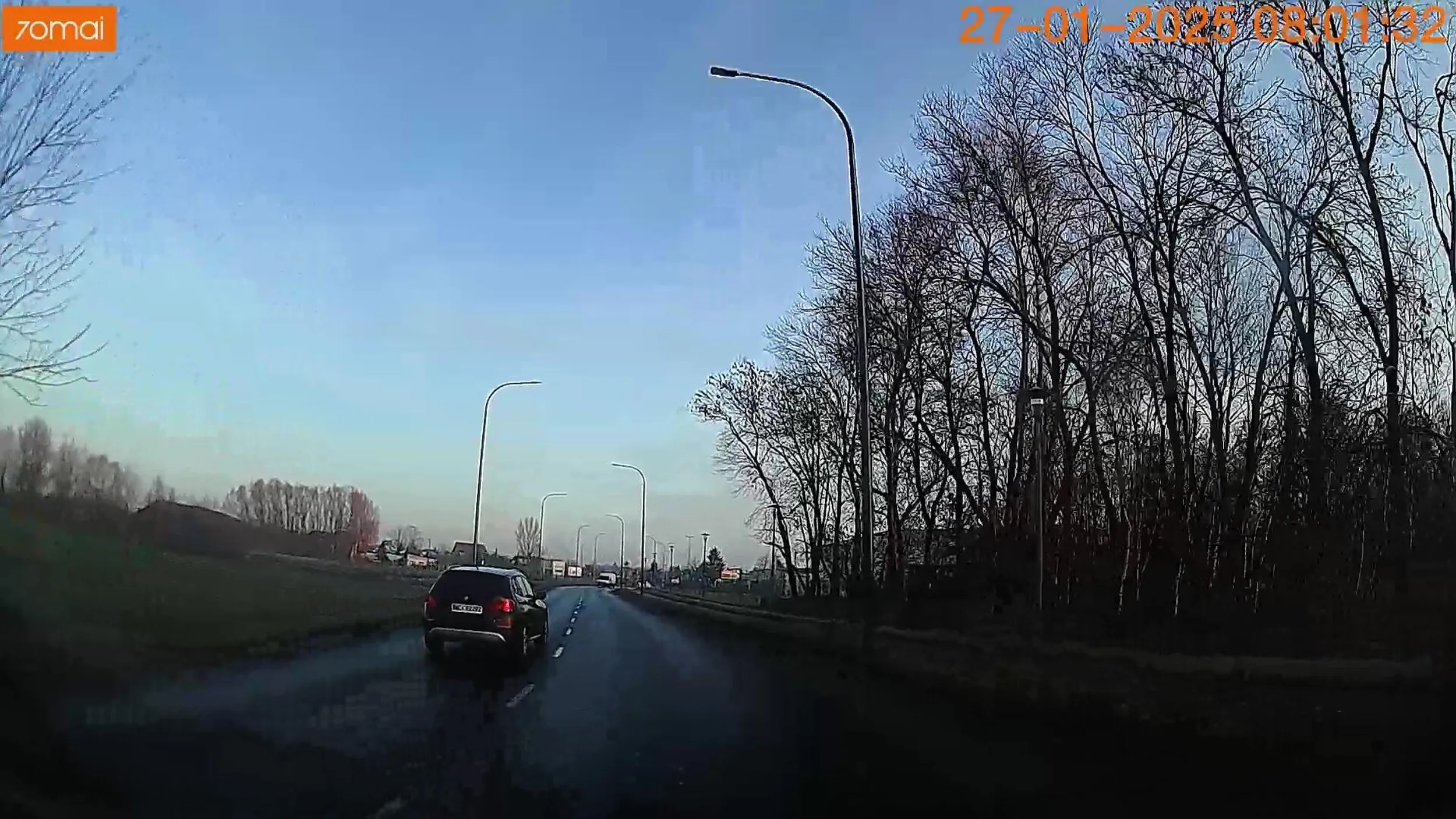 Piękna pokazówka i podtrzymanie stereotypu marki. najpierw zapierdalando, potem hamowanie bo rondo i przejazd po pasach.