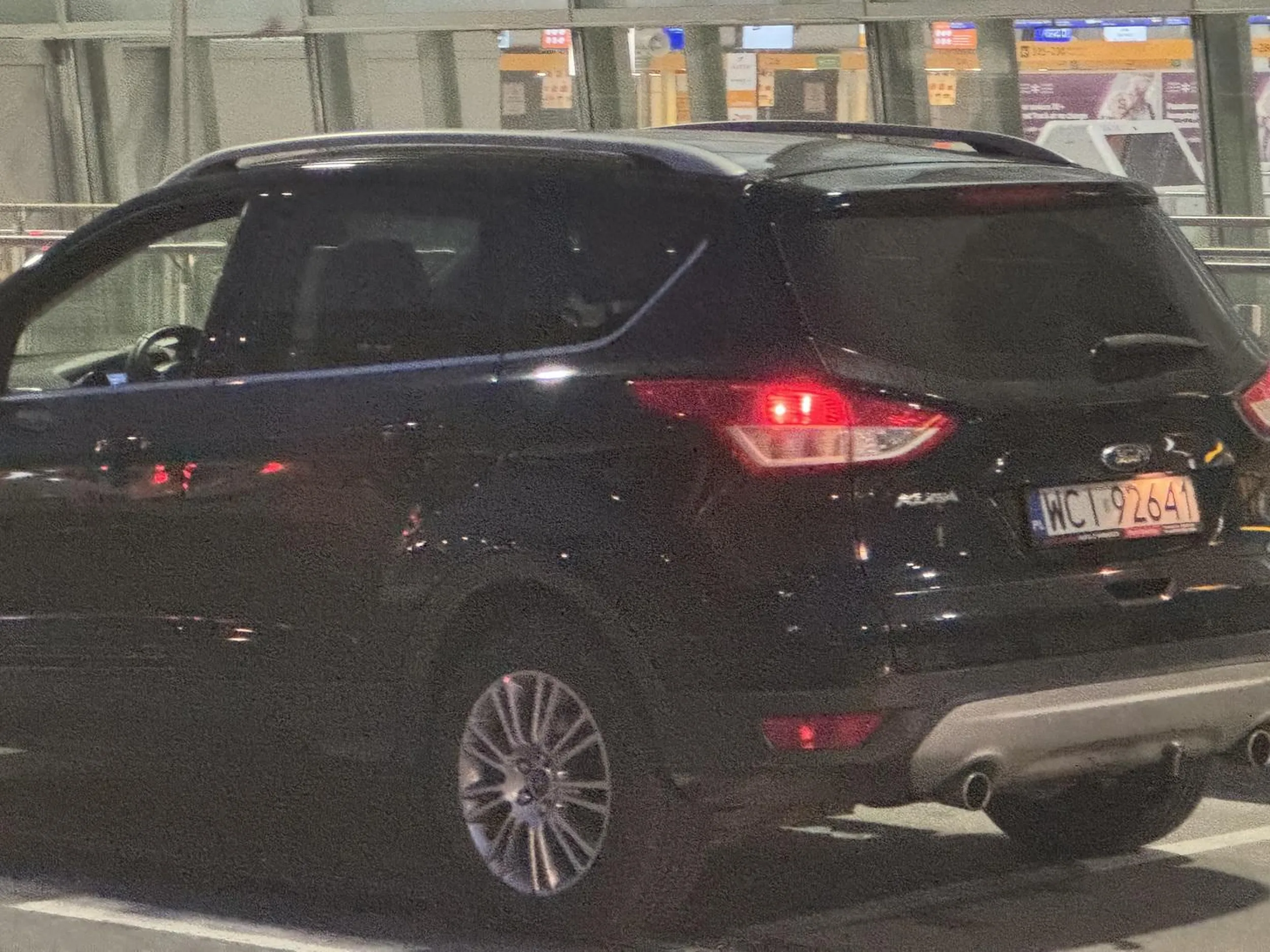 jezdzi po przjesciy dla pieszych , jak by yo byla droga bylem jako pieszy na przejsciu