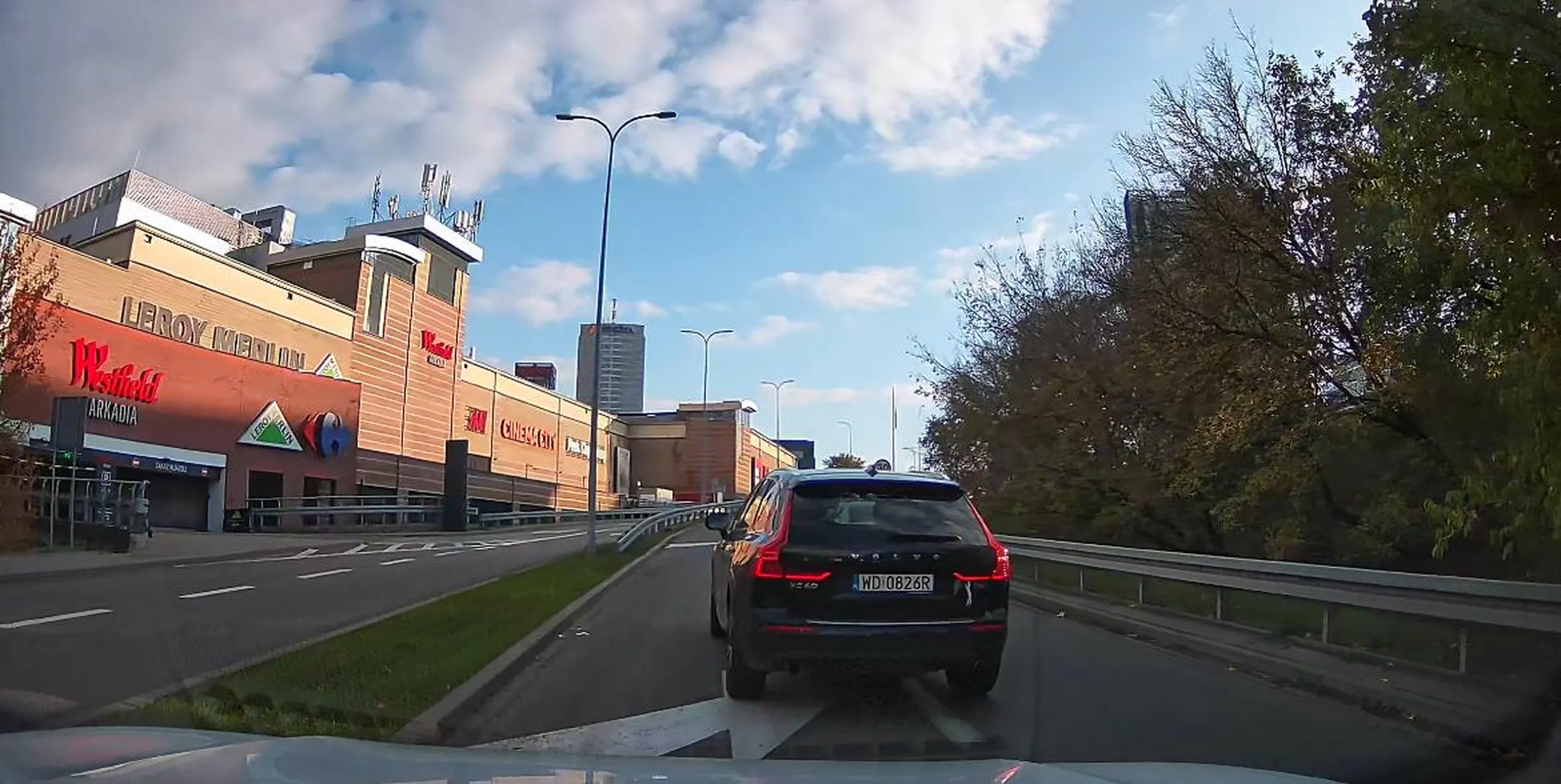 Szeryfowi ewidentnie  brakuje znajomości przepisów o jeździe na suwak.