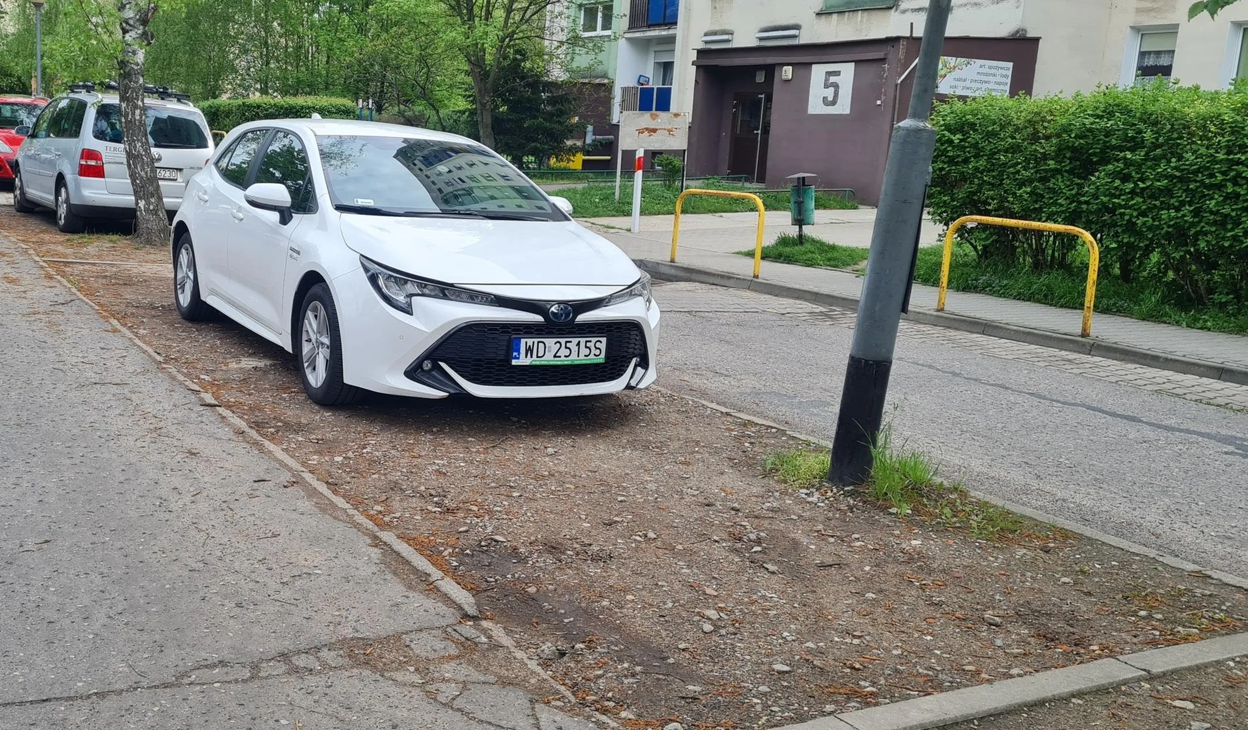 Parking na osiedlu Dębina w Poznaniu jest dla mieszkańców.
