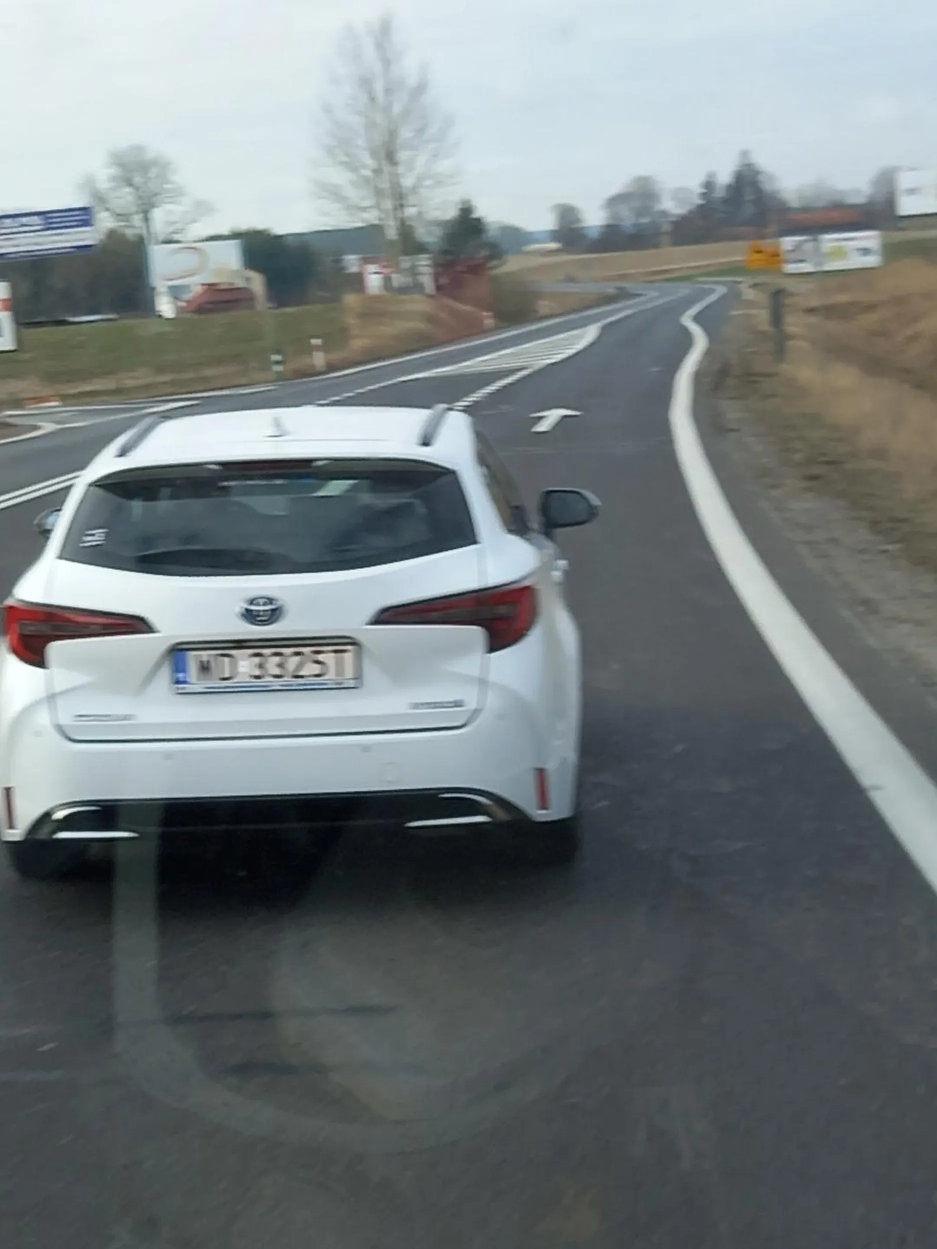 Na odcinkowy ograniczeniu dp 90 km/h zwalnia do 60 km/h. Proponuje przesiasc sie do autobusu jako pasazer.