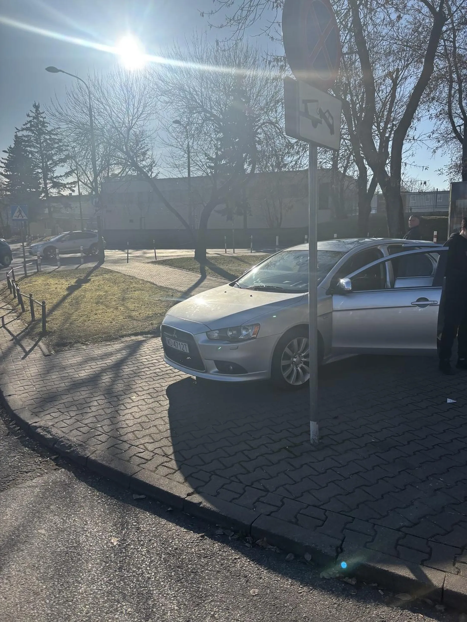 Nie mogłam przejść z wózkiem!! Skandal.