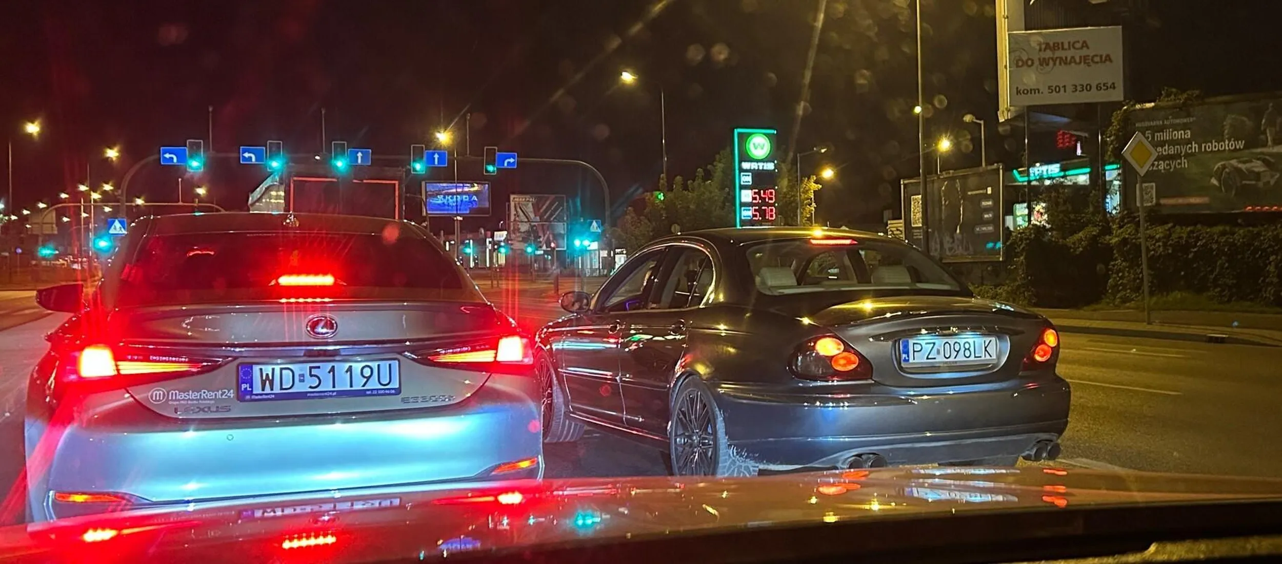 Panowe z LEXUSA i JAGUARA zrobili sobie wyścigi, ulica Hlonda i Bałtycka