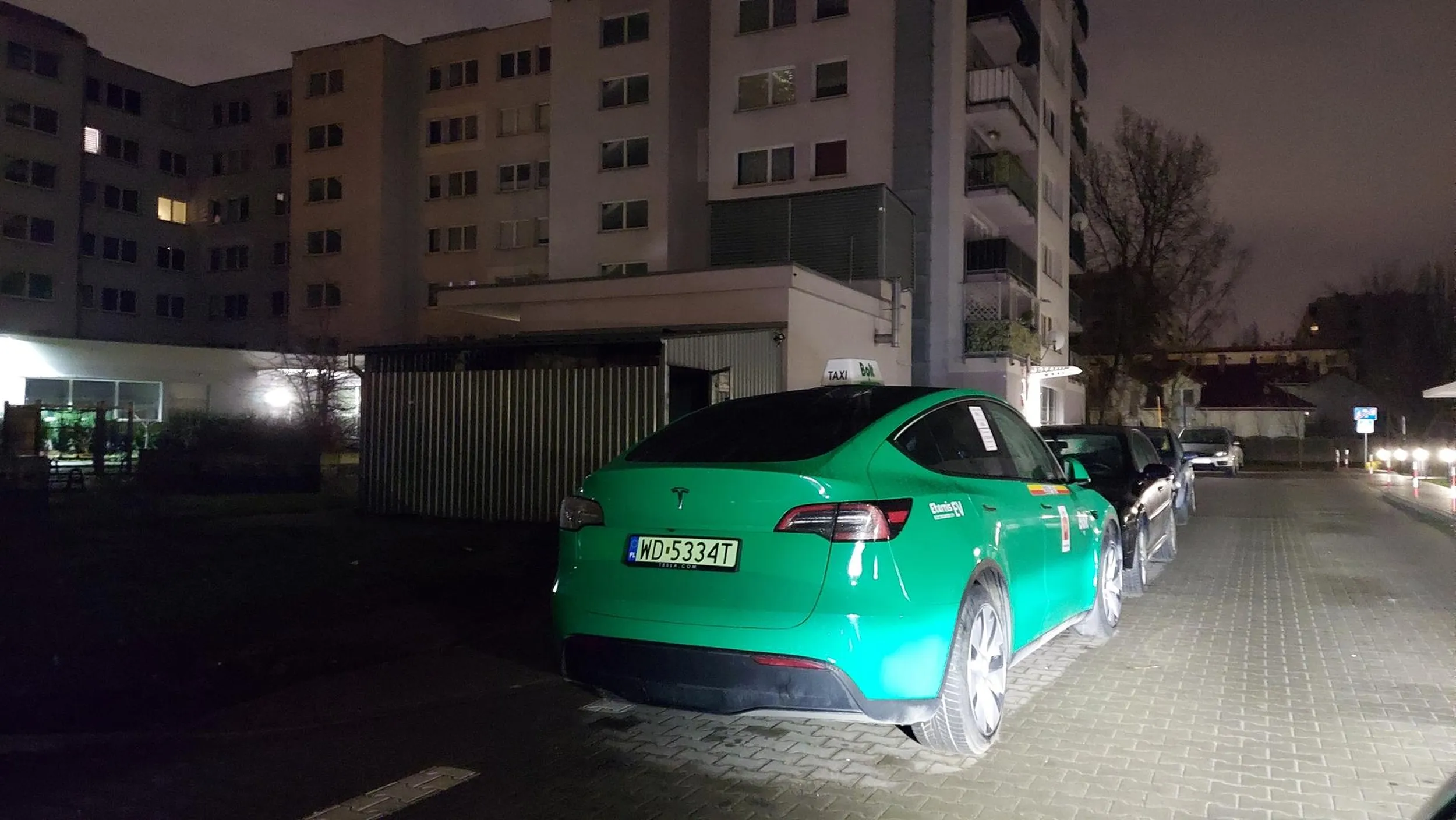 Lubi parkować nielegalnie. W pobliżu parking podziemny.