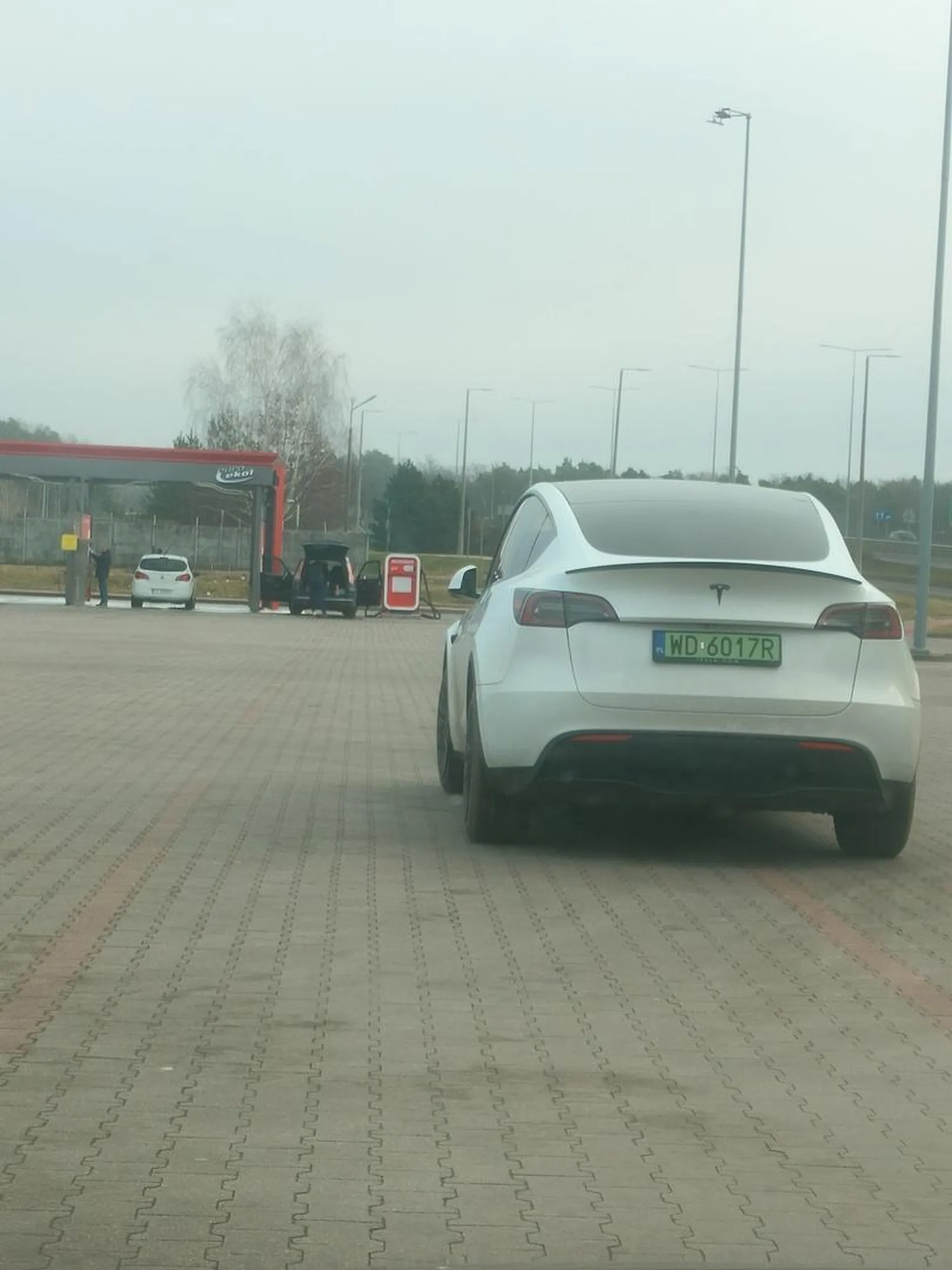 Ona ma elektryka on ma więcej miejsca