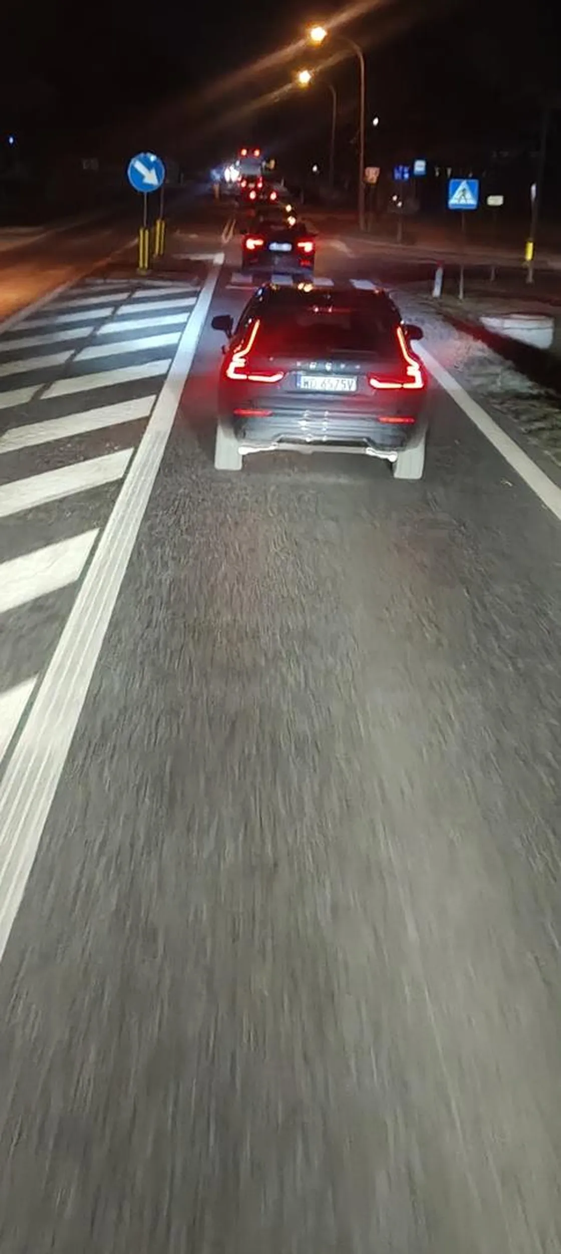 Kierowca tego Volvo to burak, wyhamował mnie 2x, szkoda że później uciekłeś. Czekaj na list z Policji