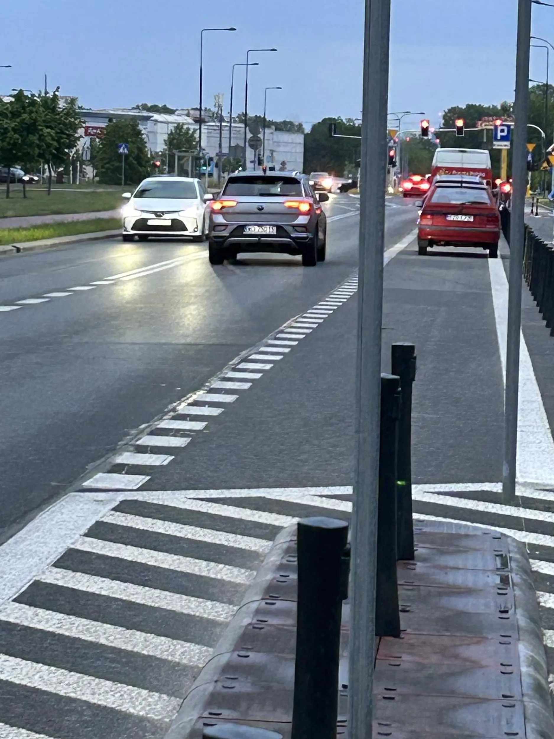 Gość widzi jak stoję przy pasach i mimo tego nie ustąpił pierwszeństwa
