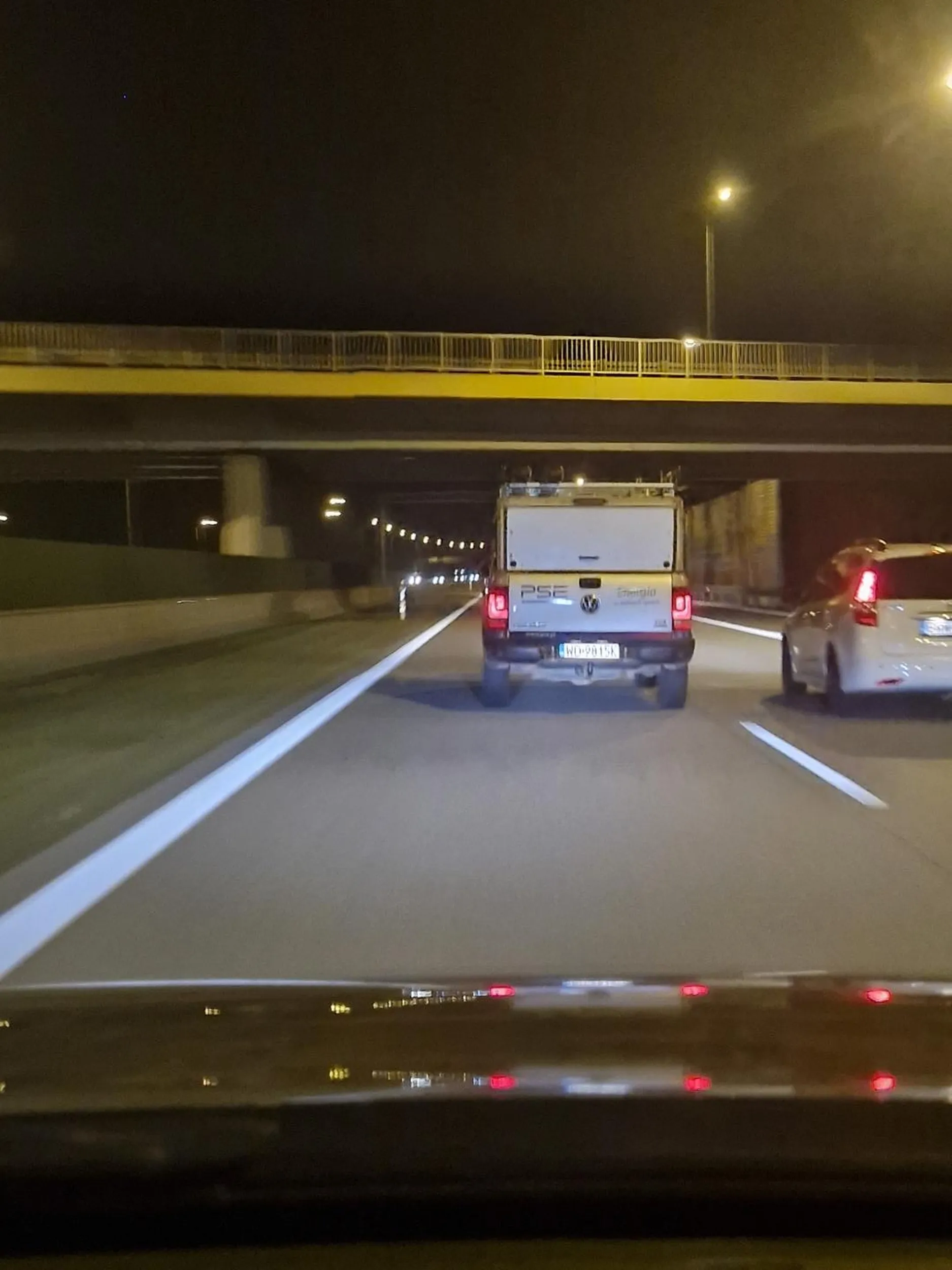 Król lewego pasa, uważajcie na niego..