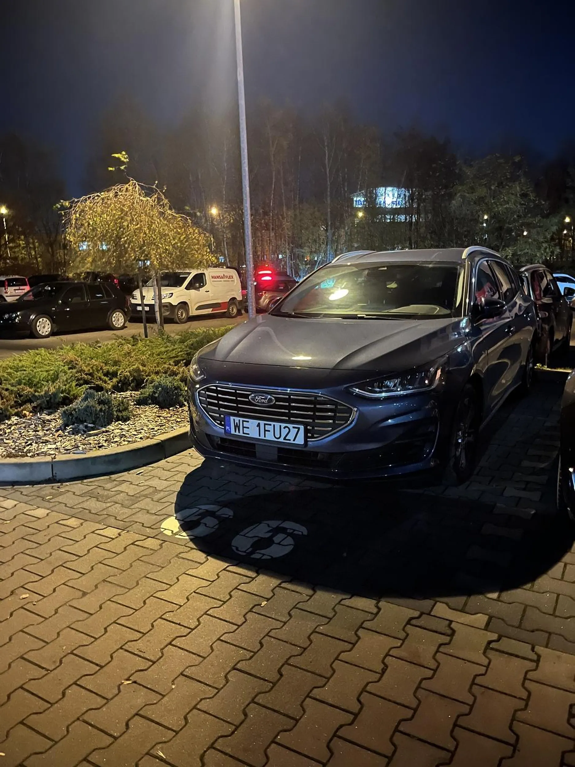 Zajmuje prywatne miejsca na osiedlu