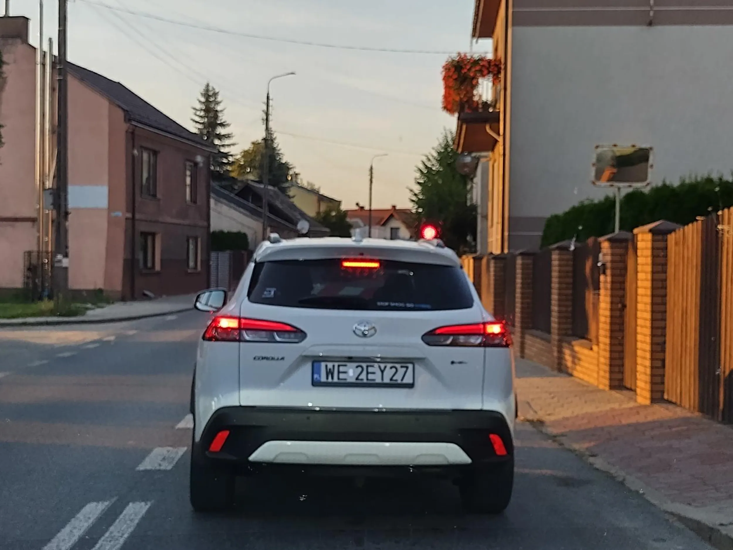 Proszę się doszkolić co oznacza znak stop! Bo przy hamowanie i przejazd jak na znaku ustąp pierwszeństwa to to nie jest!!!