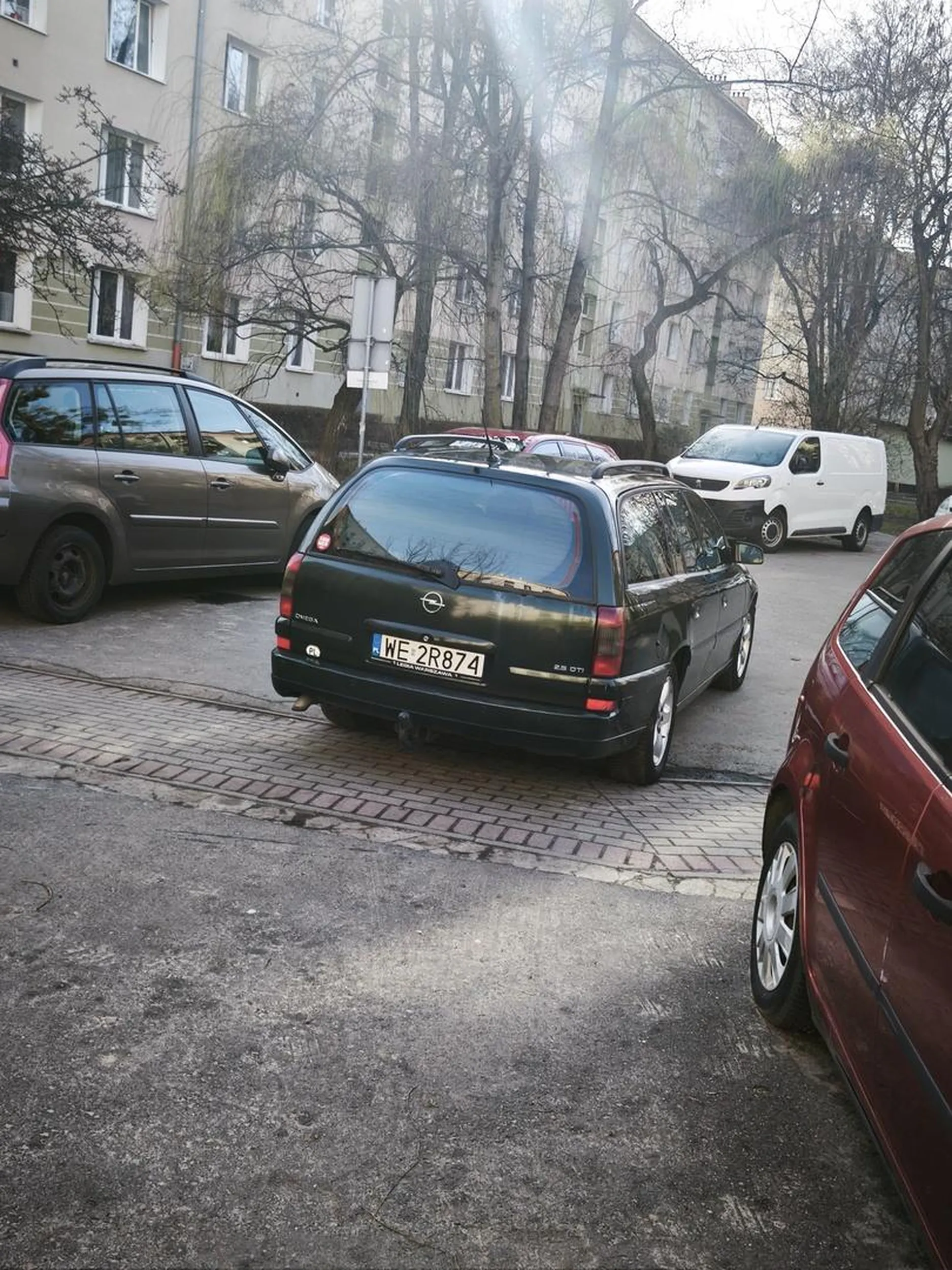 Tak się staje na osiedlu żeby inni mogli wyjechać :)))