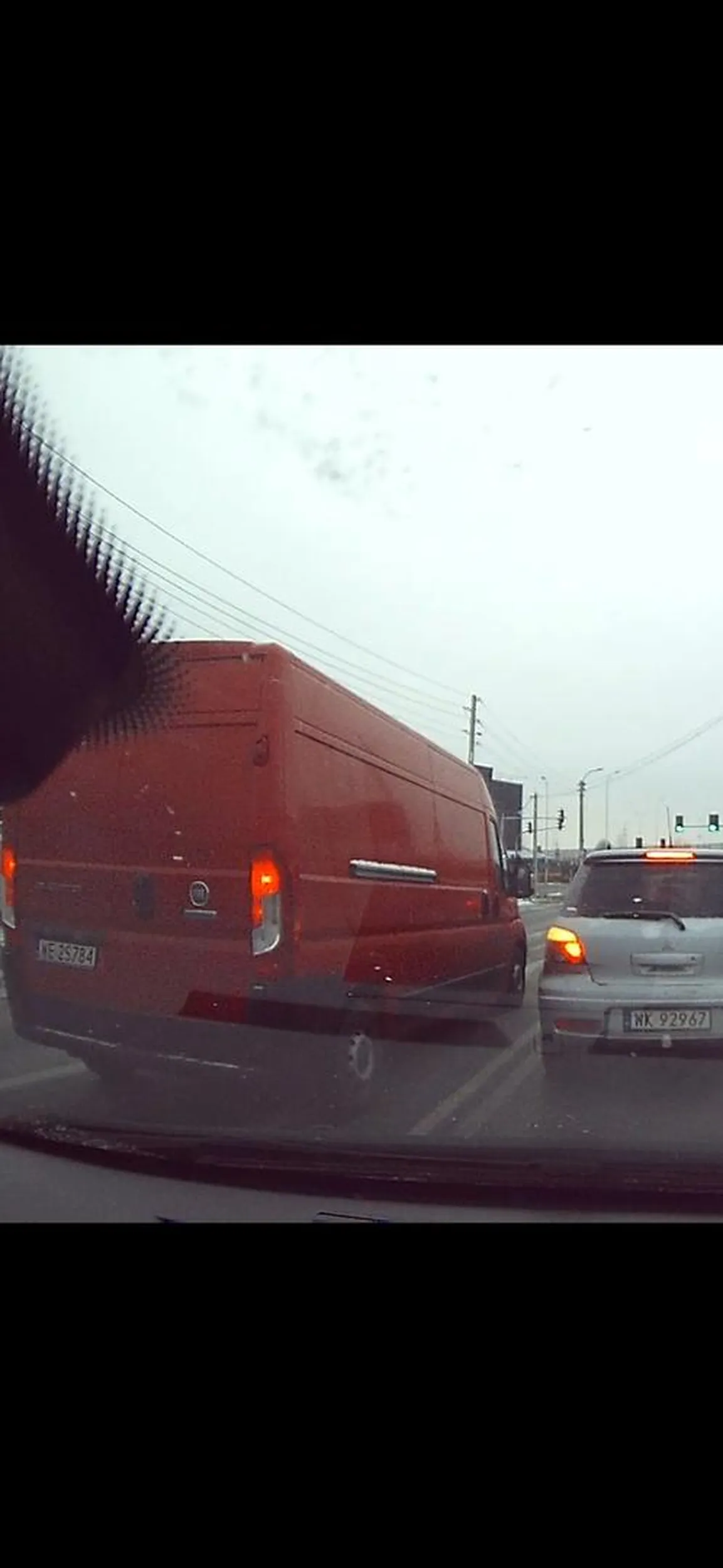 Jazda pod prąd, podwójna ciągła, pole wyłączone z ruchu i jeszcze bohatera zgrywasz..