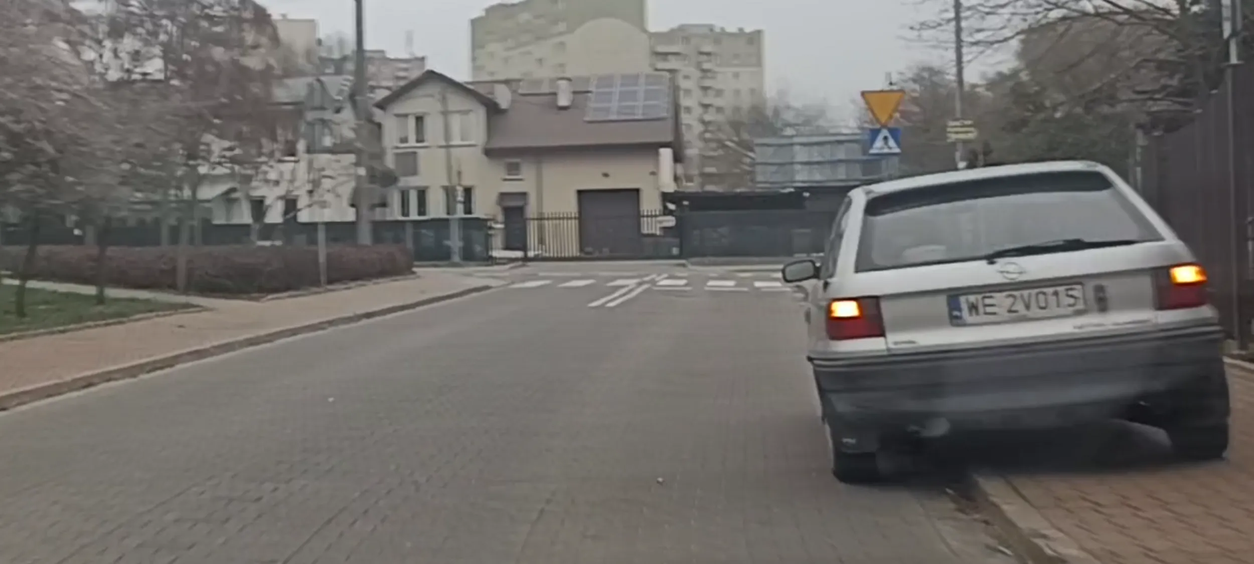 Wieś parkuje na zakazie zatrzymywania się i postoju