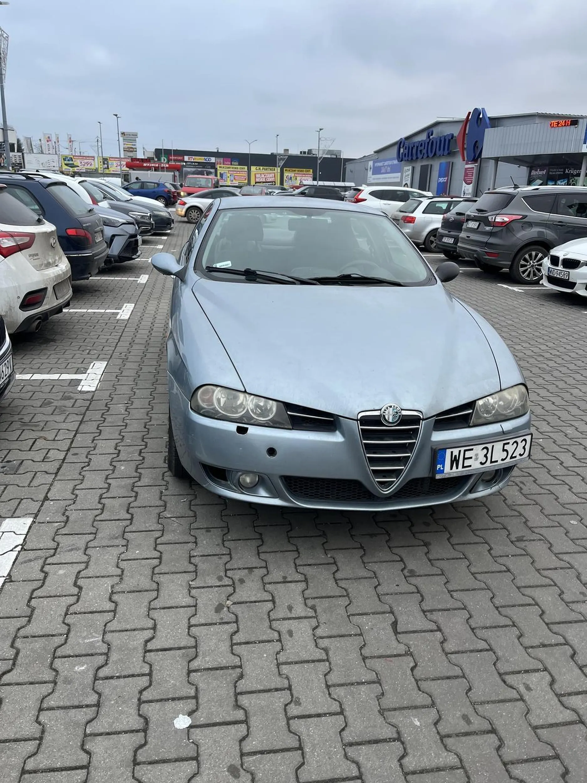 gratuluje zastawinie trzech aut sedanem, zamiast szukać miejsca i zaparkować jak człowiek