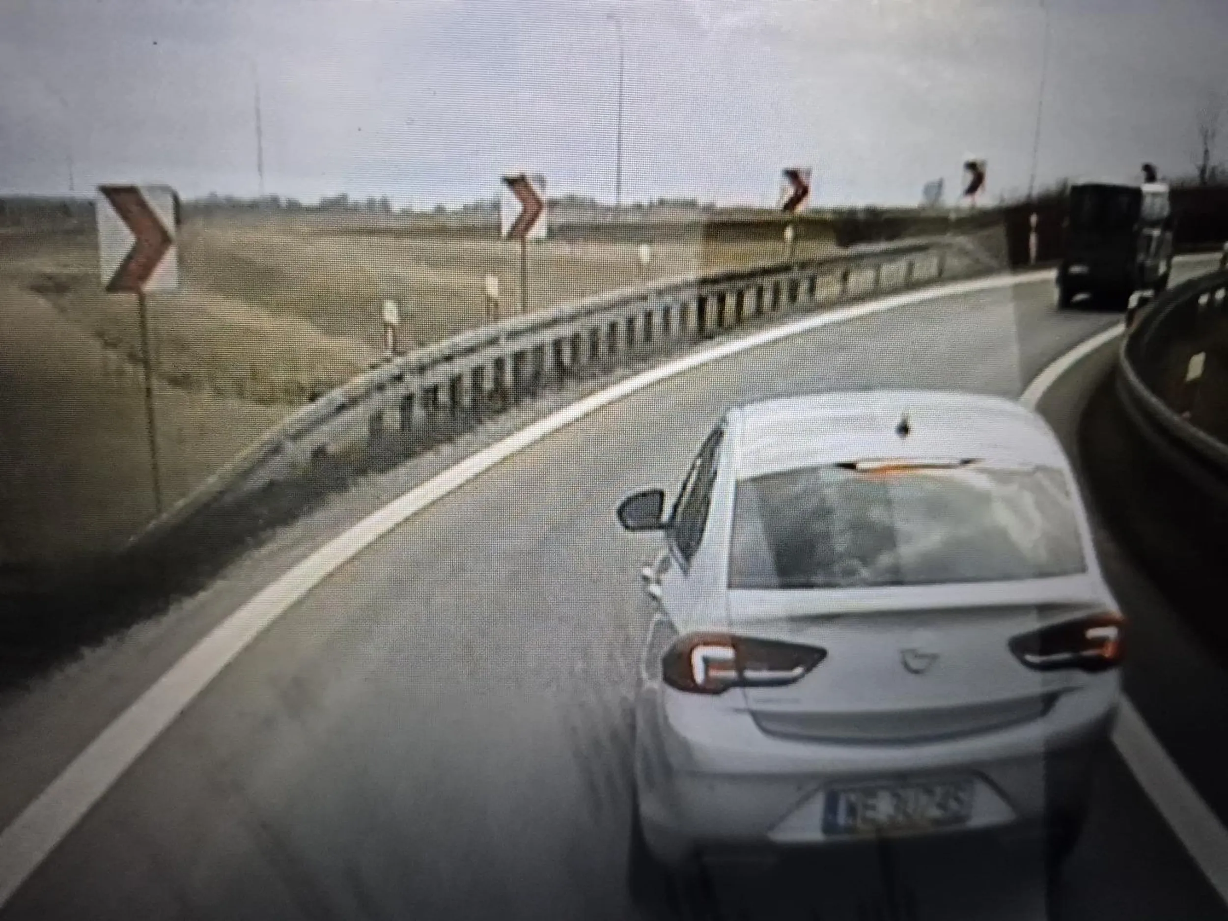 Siwy dziadek z małym siusiakiem. Mistrz lewego pasa oraz złośliwe hamowanie...