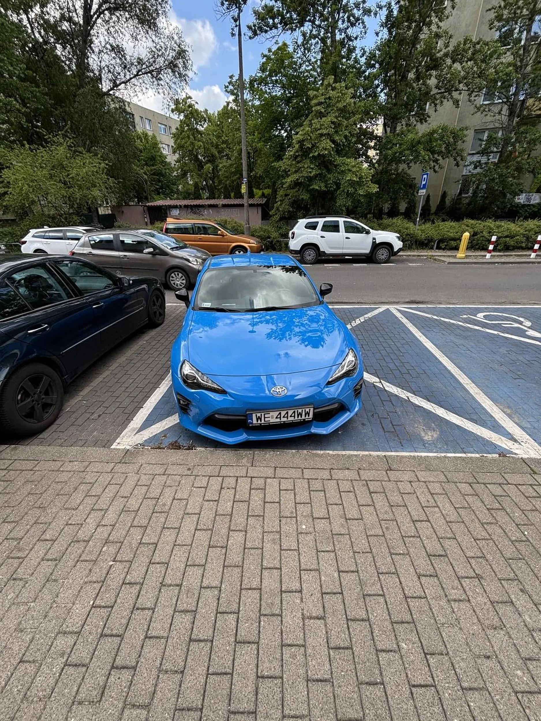 Nie ładnie podrabiać karty parkingowe drogi kierujący