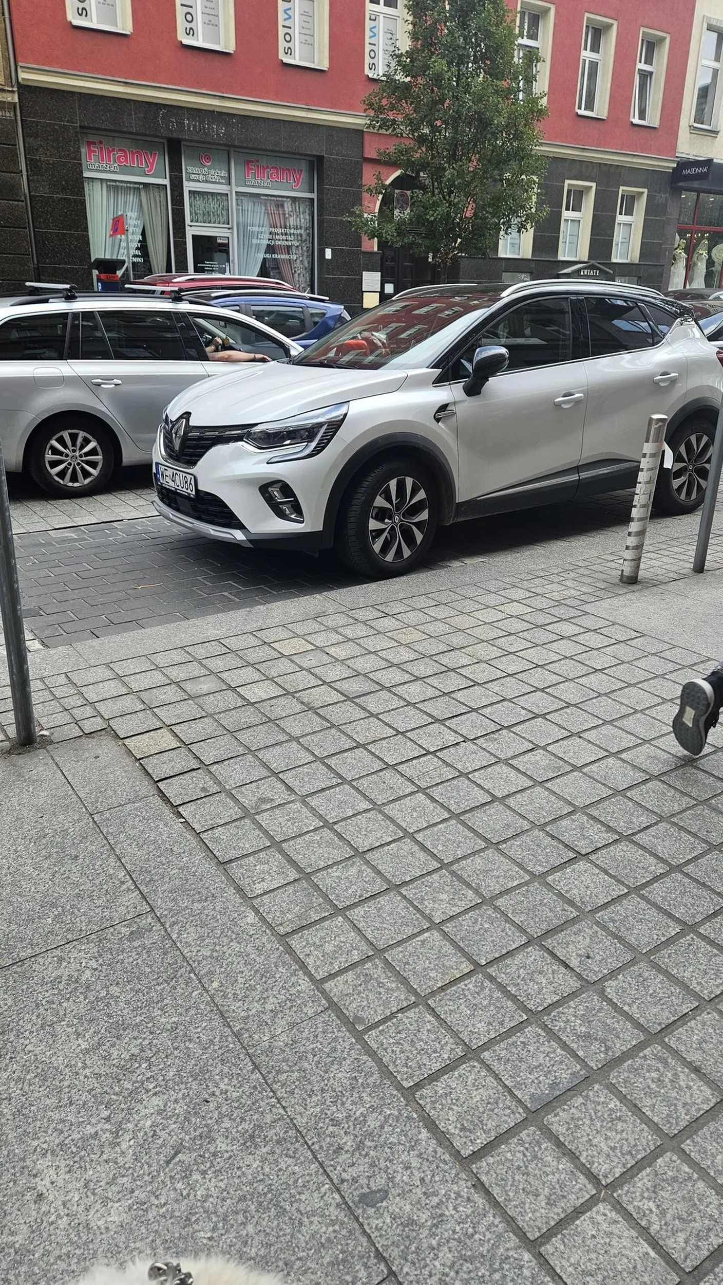 Zastanawianie bramy wjazdowej. Nie mogę wyjechać z kamienincy.