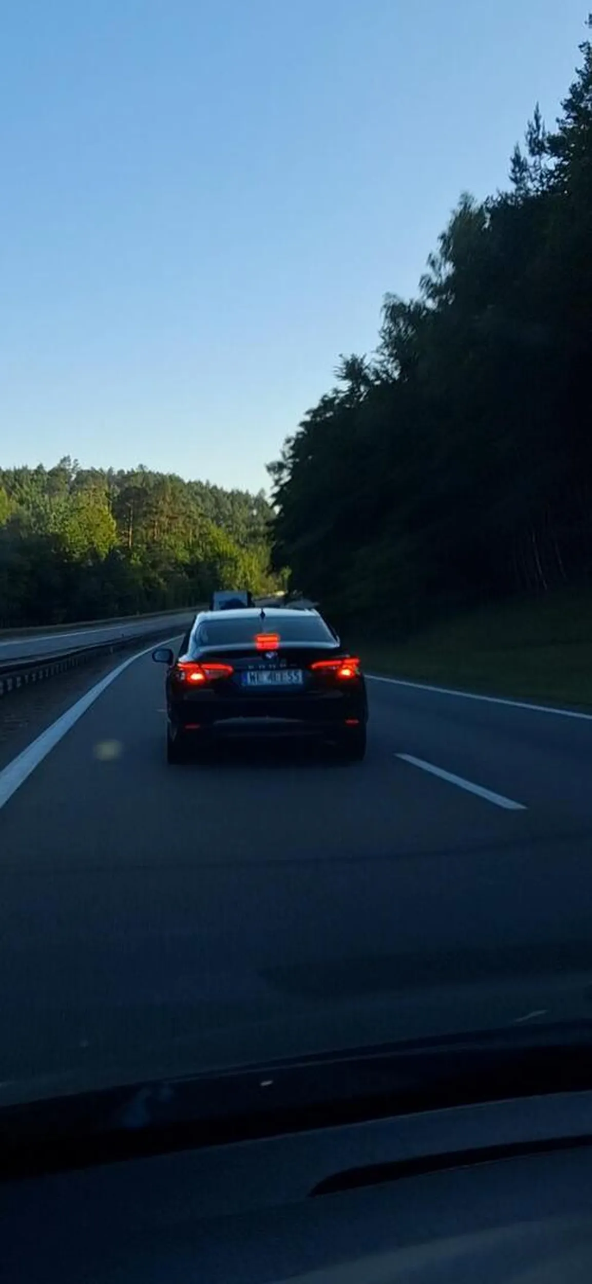 Idiita na obwodnicy trójmiasto pusty lewy pas a ten hamuje blokuje cały pas inne auta