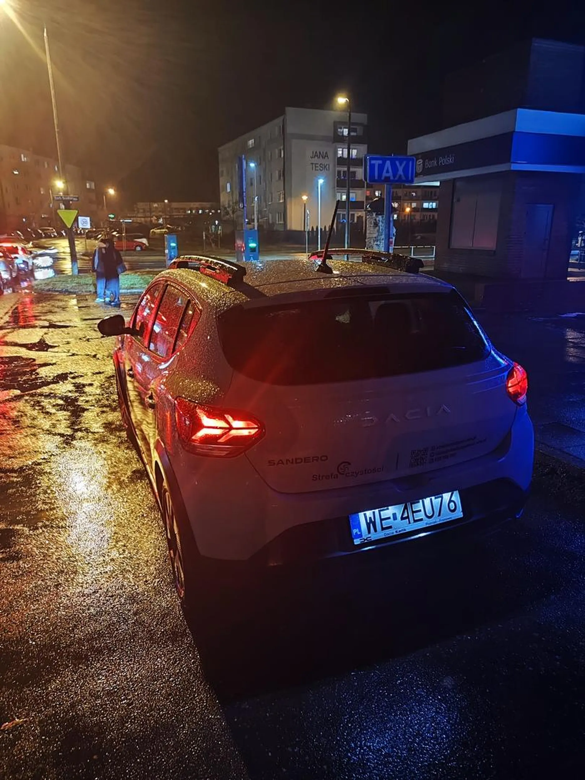 Dziadek nie potrafi parkować, myśli że jak zostawi silnik włączony a go nie będzie w samochodzie to to nie będzie parkowanie ;D chciałbym pogratulować możliwości zdobycia większego mandatu A wszystko zaczęło się od postoju na postoju taksówek.