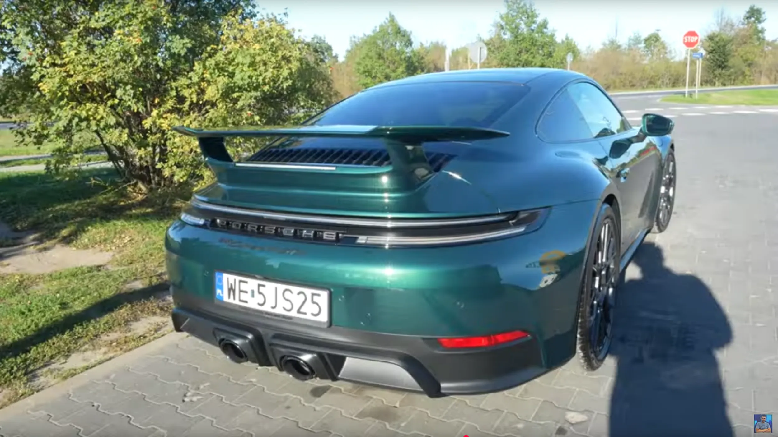 Porsze 911 Careera 4 GTS Pawła Jawora ktury auta zmienia jak rękawiczki kupuje auta trzech marek i nie zmieści wózek Maksia auto nie praktyczne powinnie kupić Cayenne  Panamere lub Macana