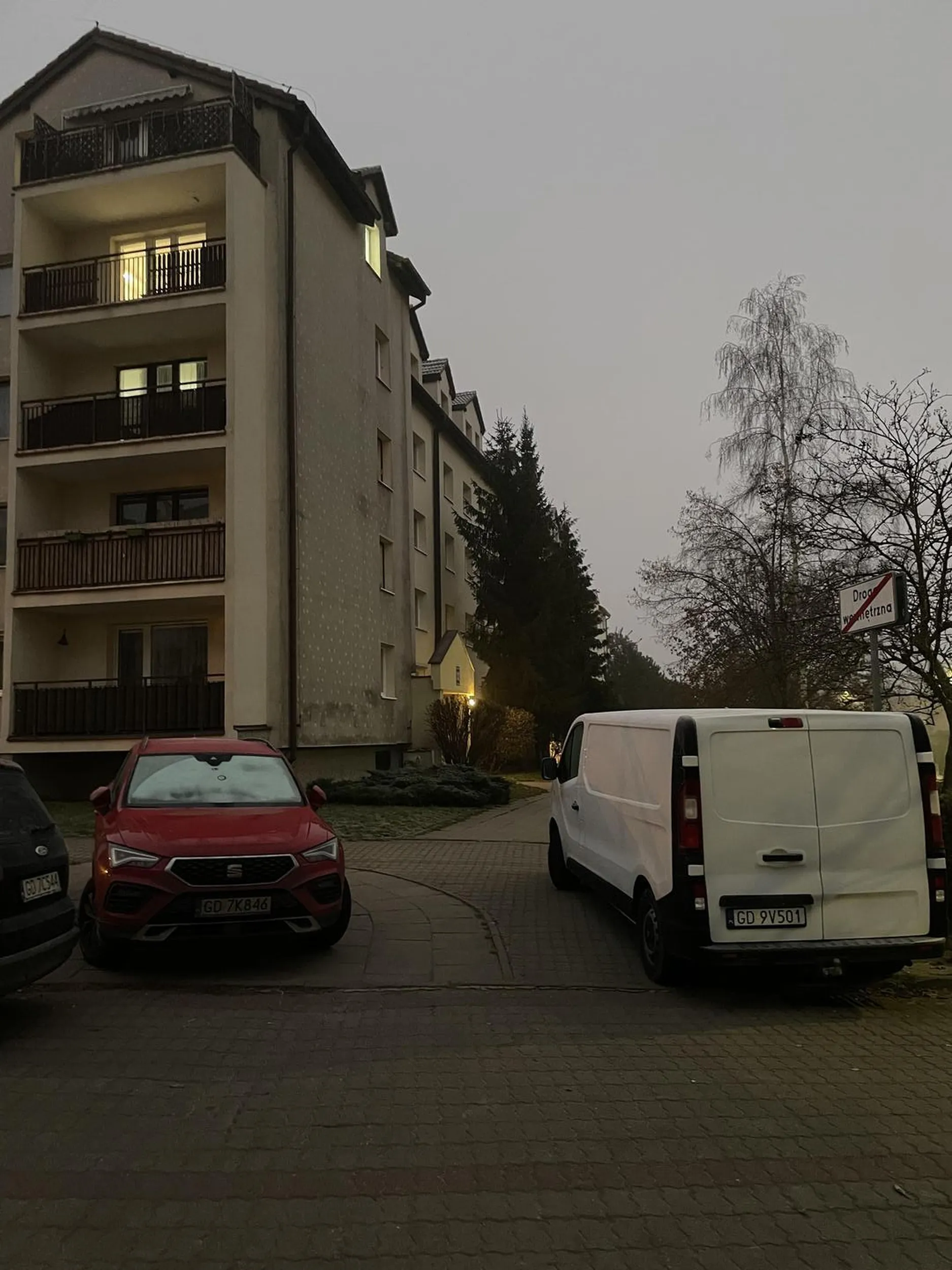 Czekaj na pismo z Policji za takie parkowanie.