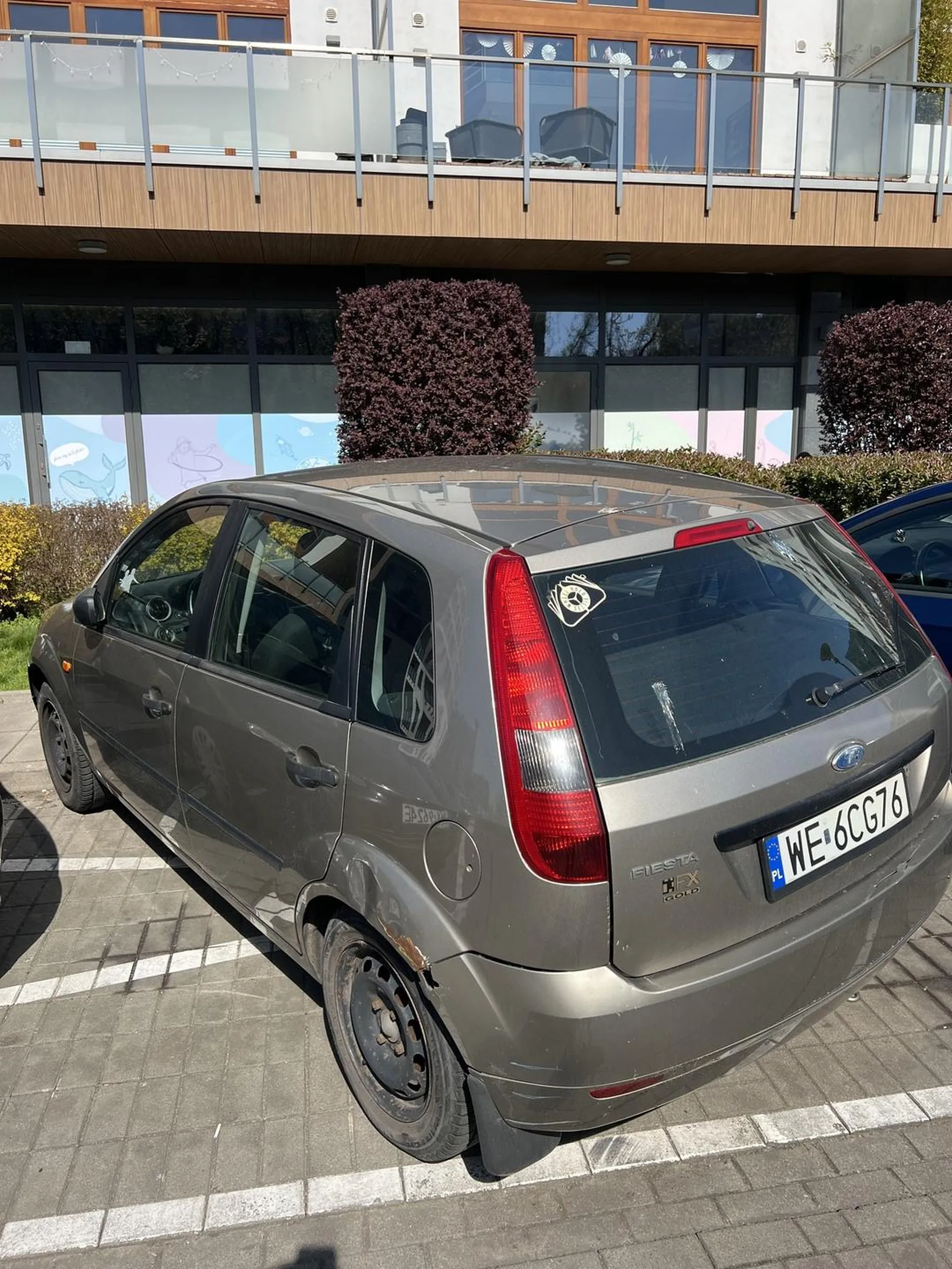 Pani zarysowała nasz samochód i uciekła z miejsca…