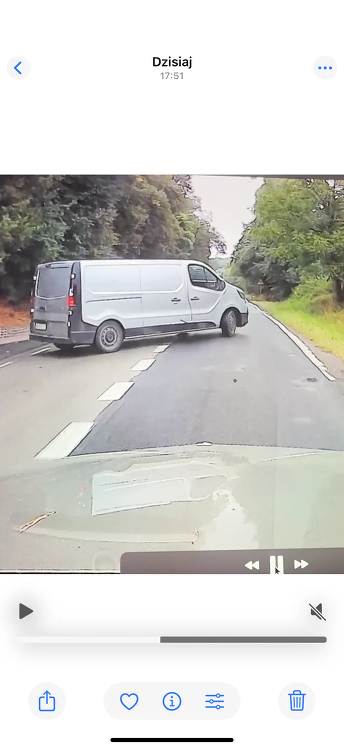 Jakbym prowadziła motor pewnie już by mnie nie było bo Pan postanowił mnie zabi* wymuszając pierwszeństwo