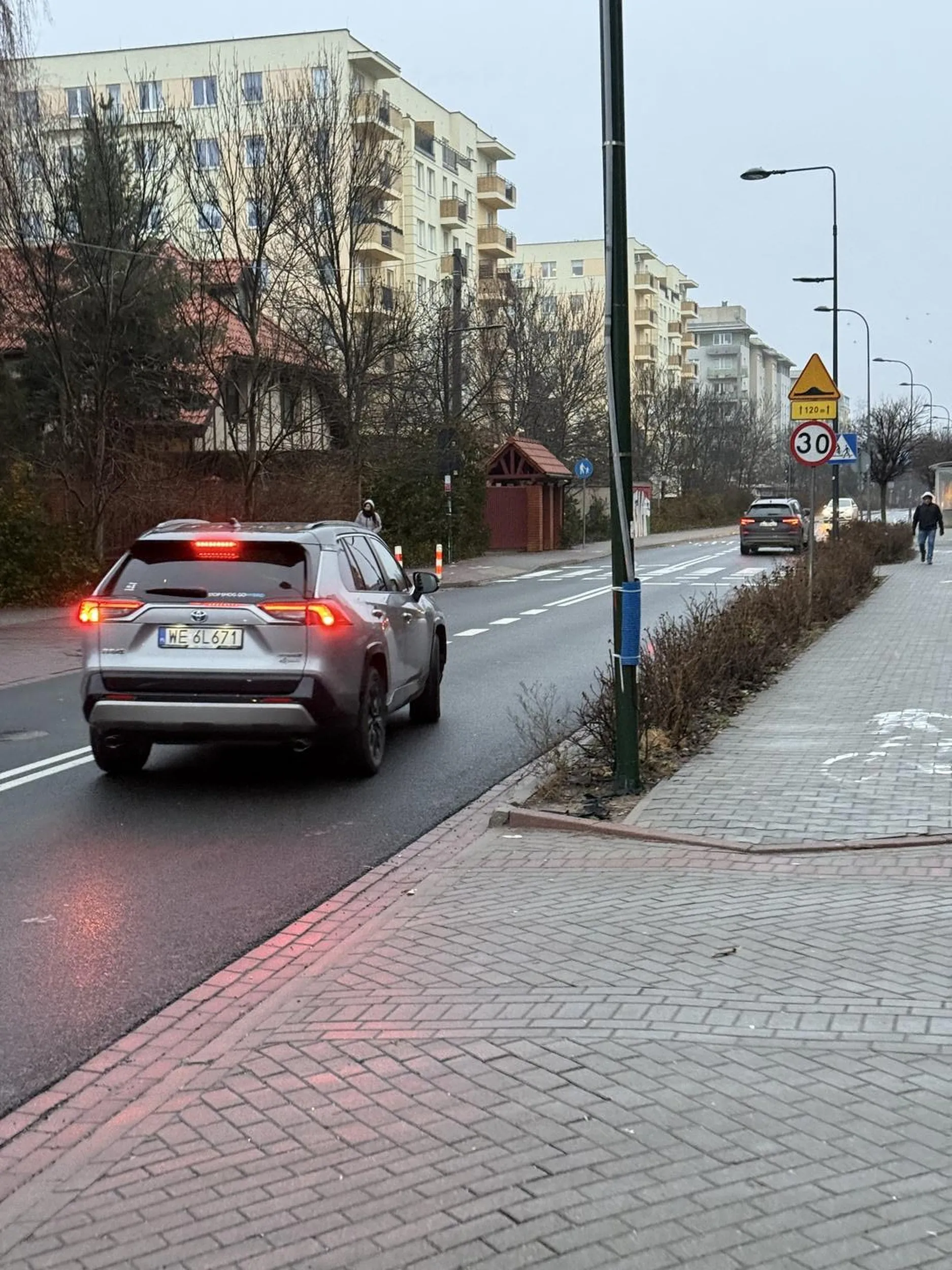 Proszę uważać na tę kierowczynię. Wymusiła pierwszeństwo na pasach obok firmy Oriflame, prawie doprowadzając do wypadku.