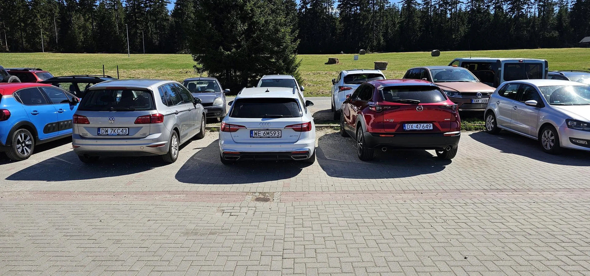 Słoiki przyjechały rodziną w góry i nie potrafią poprawnie parkować. Wstyd