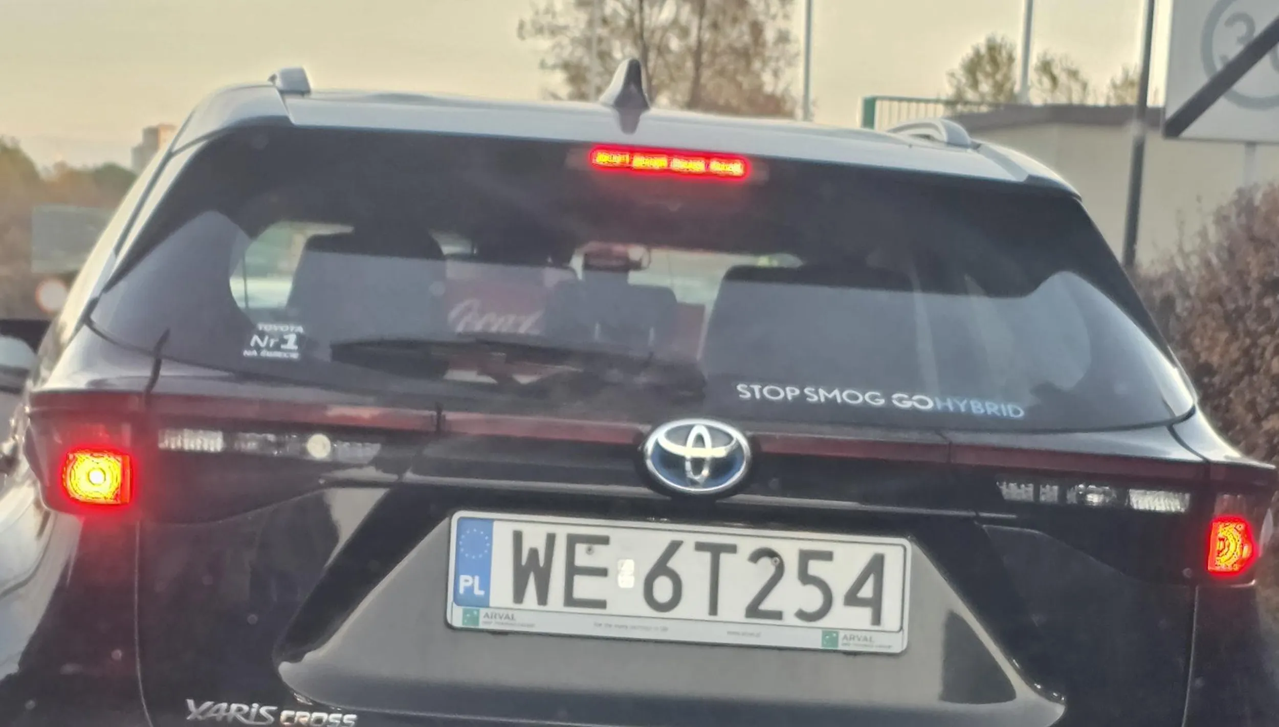 Wspaniały Pan przedstawiciel Coca-Coli który ma na bakier z kulturą i uprzejmością na drodze...bo mu się spieszy...idealna reklama firmy...