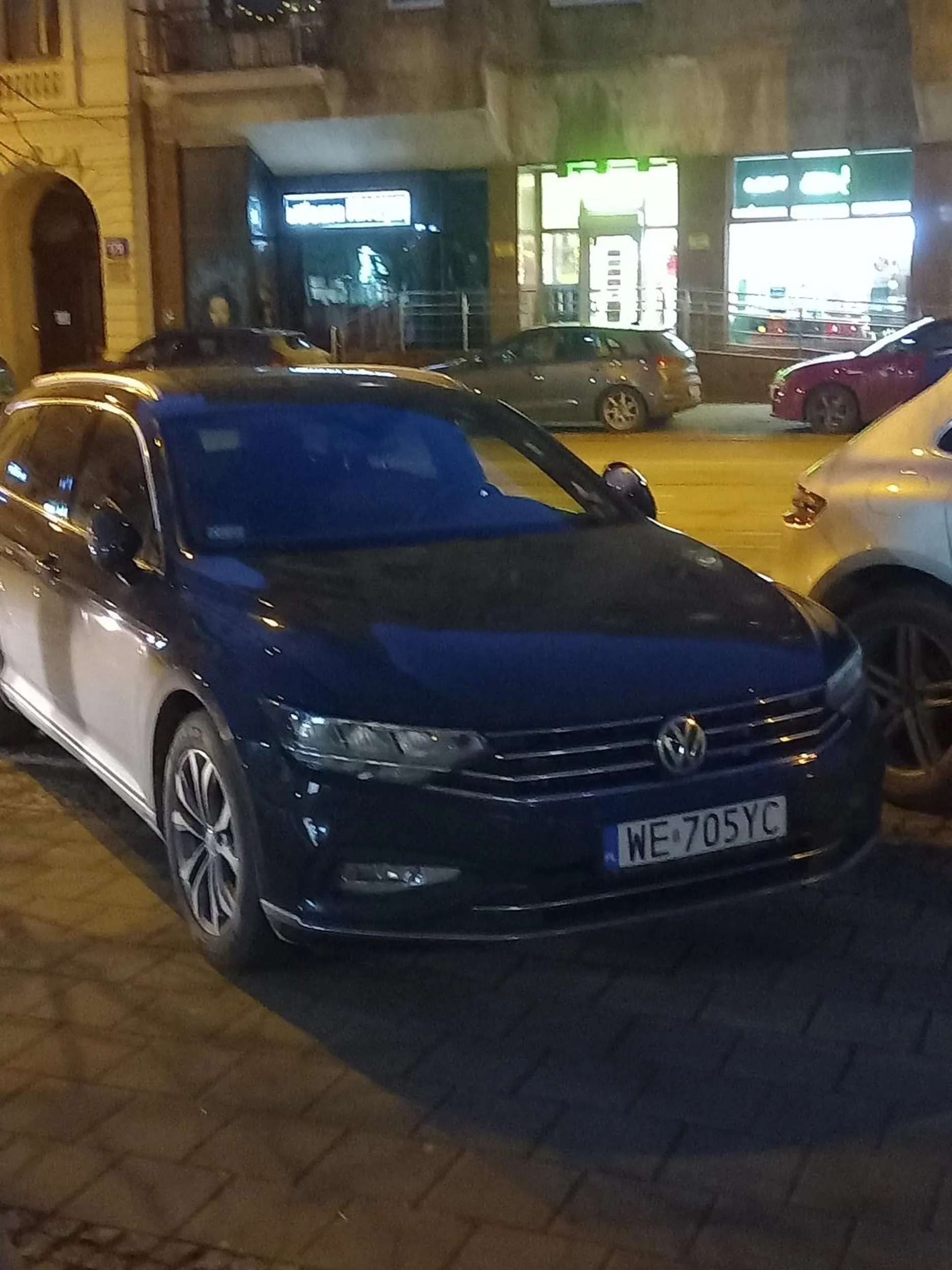 Brak umiejętności poprawnego parkowania, wjeżdżanie na chodnik.