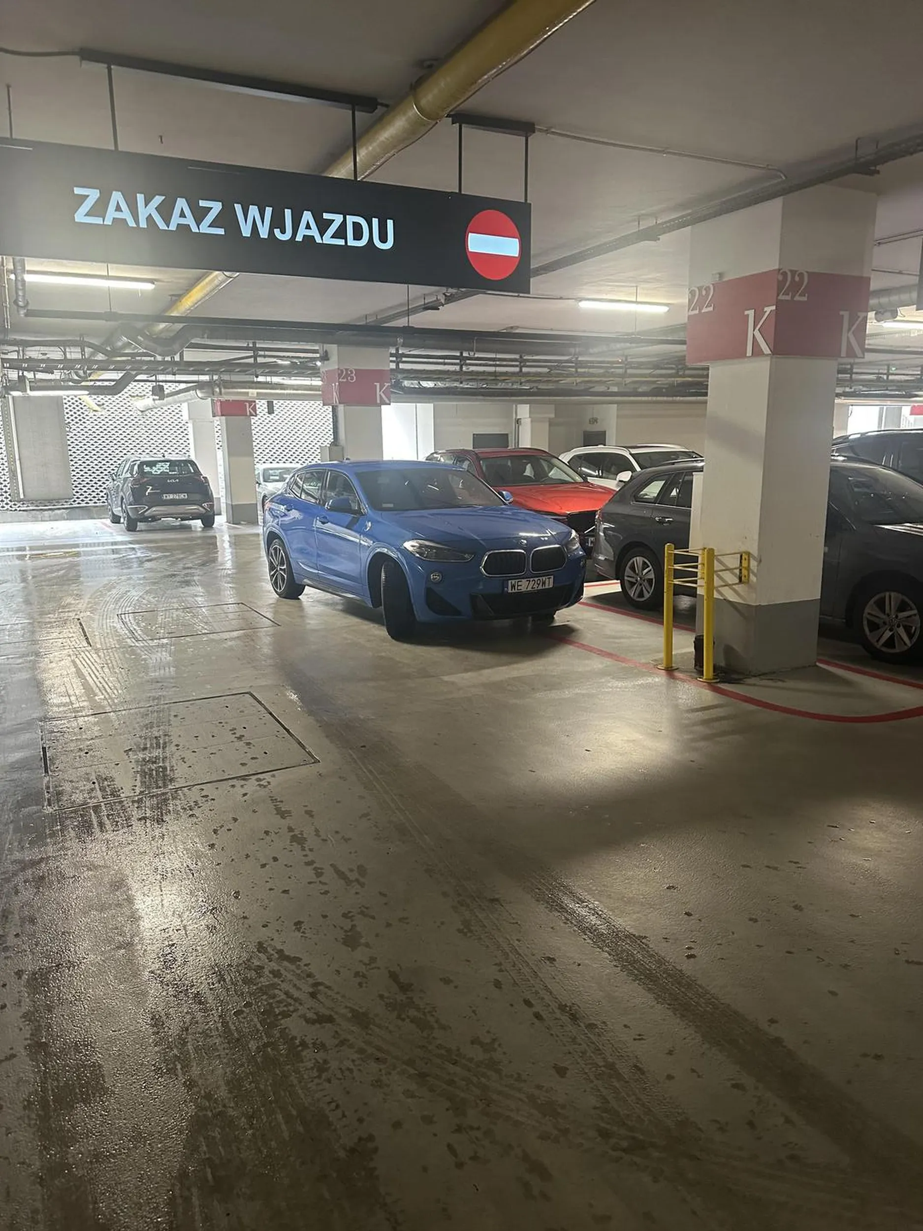 Mistrz parkowania w galerii mokotów gdzie dookoła tyle wolnych miejsc