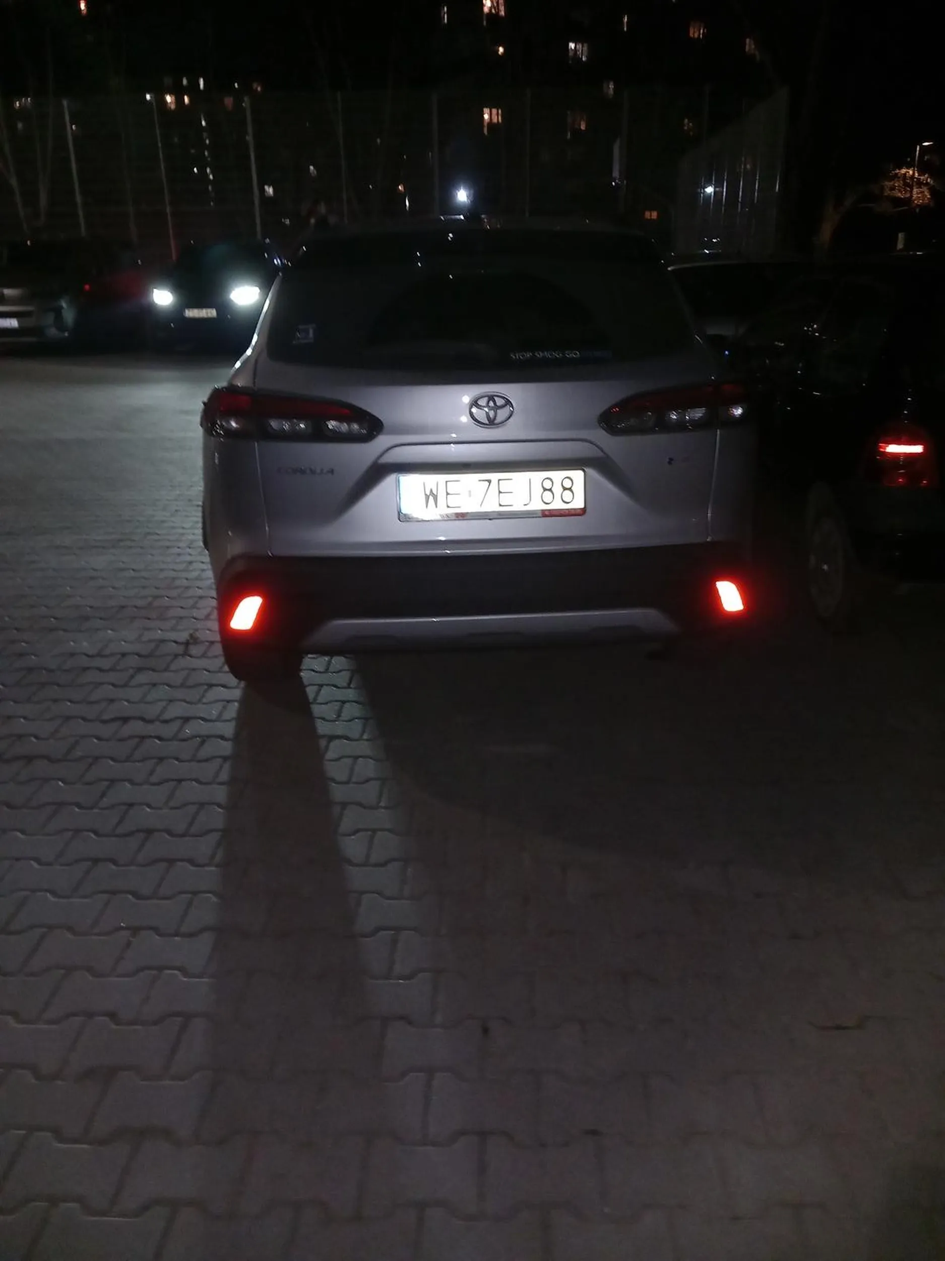 Parkuje jak miś o małym rozumku. Zastawia inne samochody