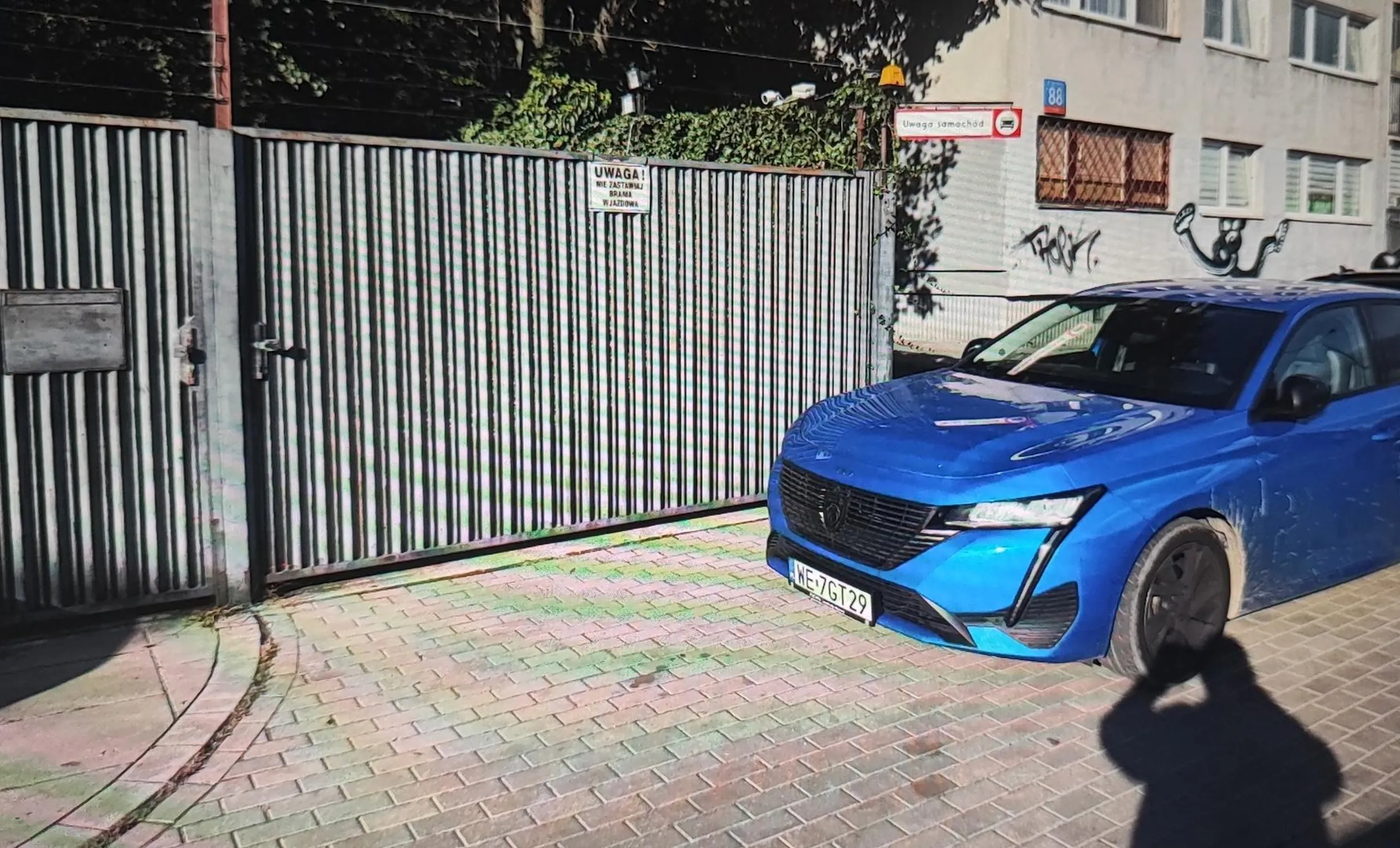 Proszę myśleć w czasie parkowania i nie zastawiać bramy wyjazdowej...