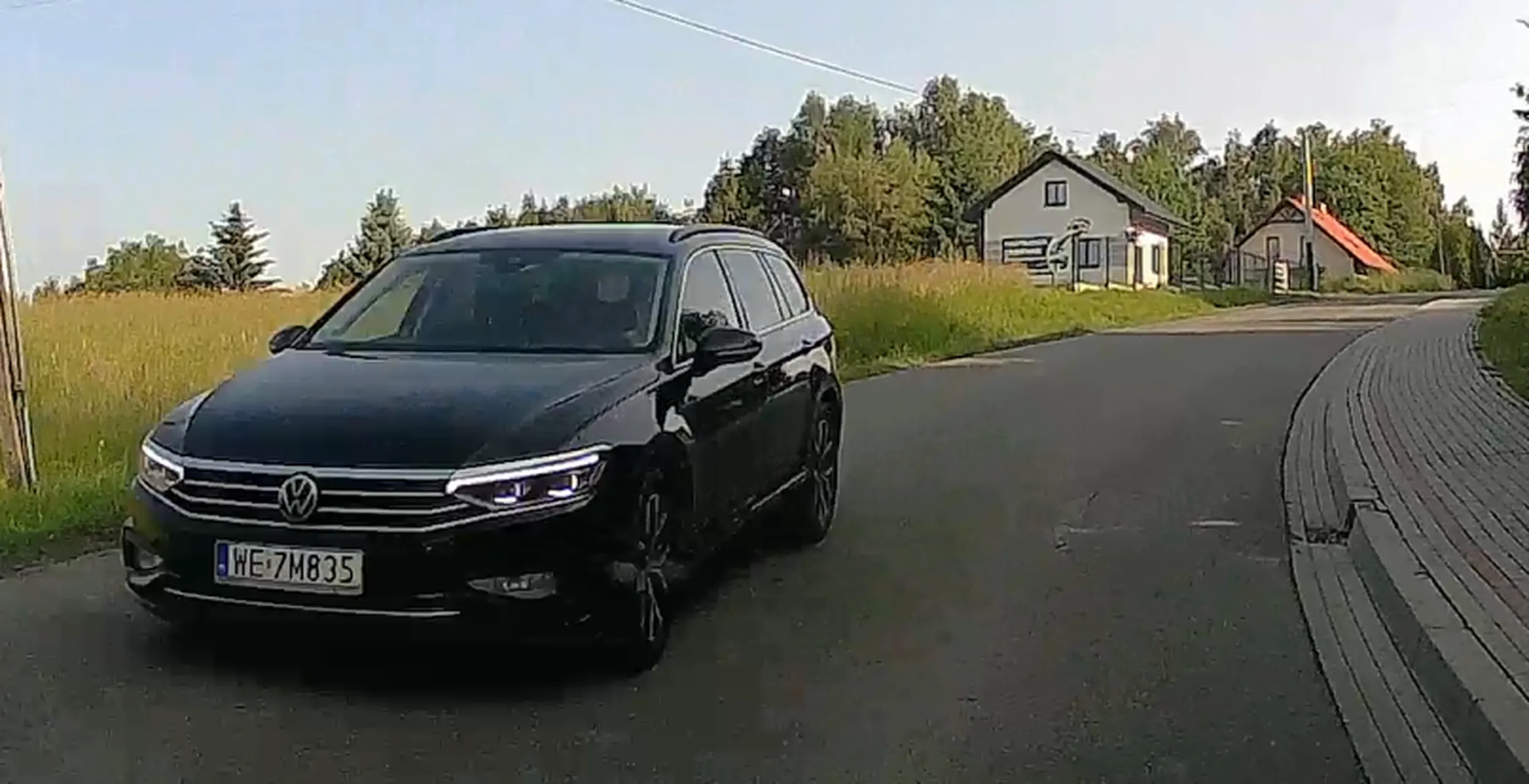 zjeb sciął zakret i wjebał mi sie w lusterko