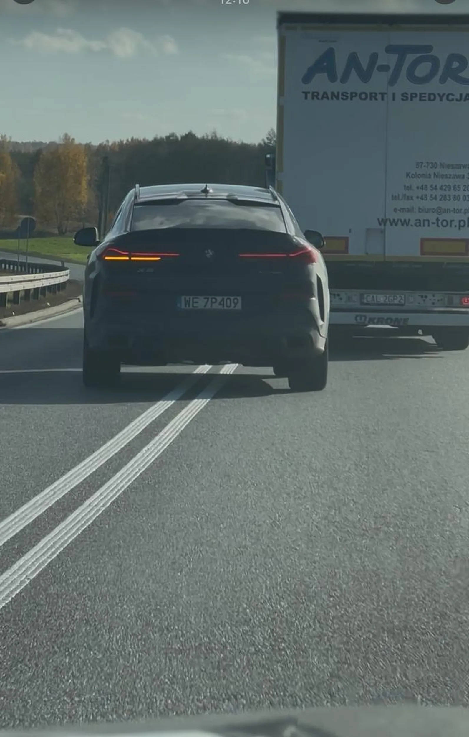 Wyprzedza notorycznie na podwójnej ciągłej