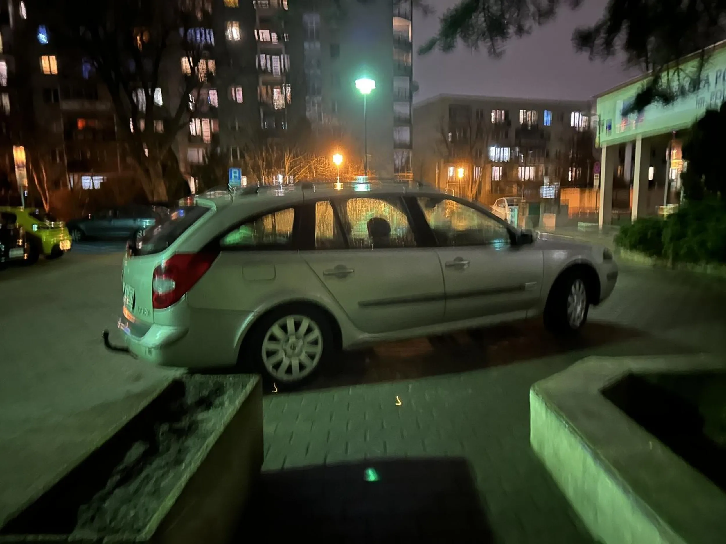 Naucz się parkować beju Zdjęcie podane do odpowiednich służb