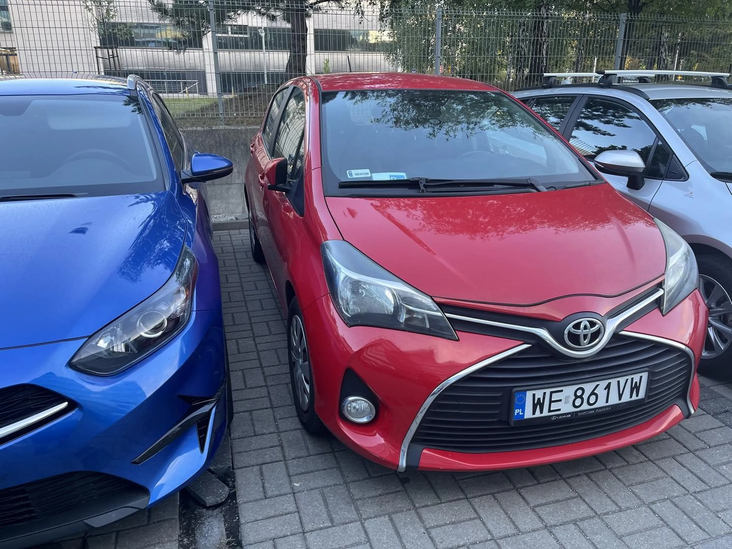 Nie potrafi parkować, wciska się tam gdzie nie ma miejsca i uniemożliwia wejście do pojazdu