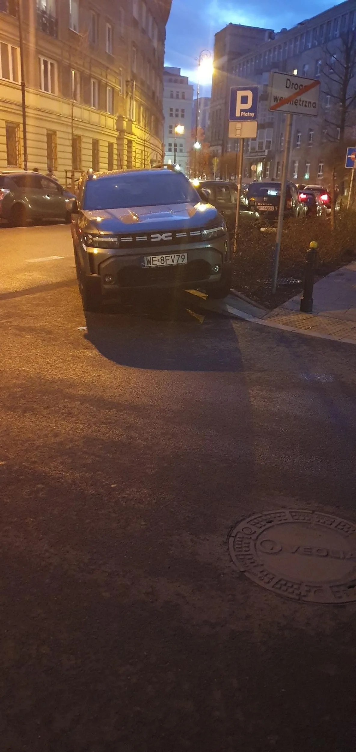 Typ regularnie parkuje na skrzyżowaniu