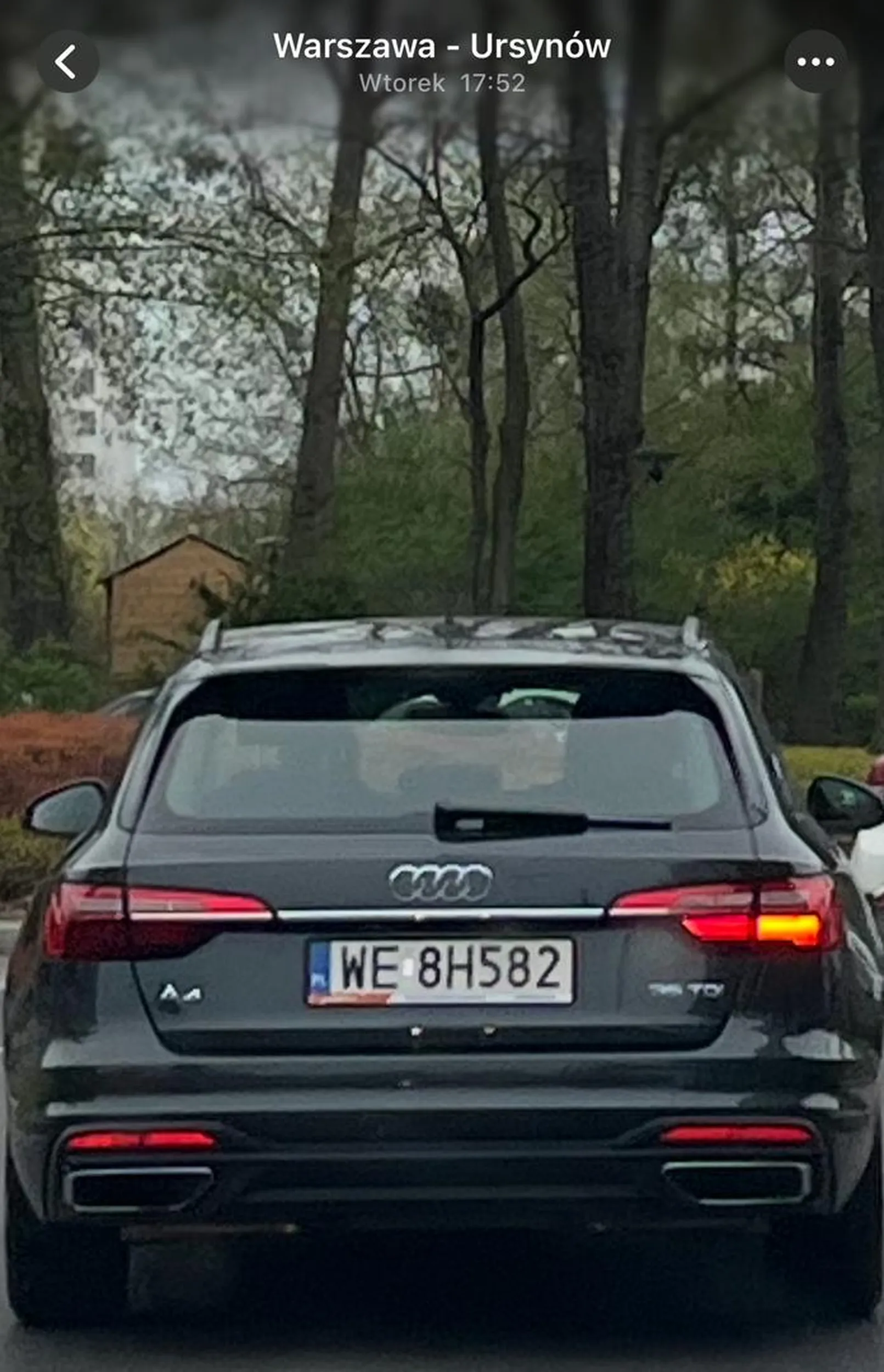 Kierująca z dużą prędkością przejechała przez pasy dla pieszych mimo tego że na sąsiednim pasie ruchu zatrzymał się samochód i piesi wchodzili na jezdnię! Blisko tragedii