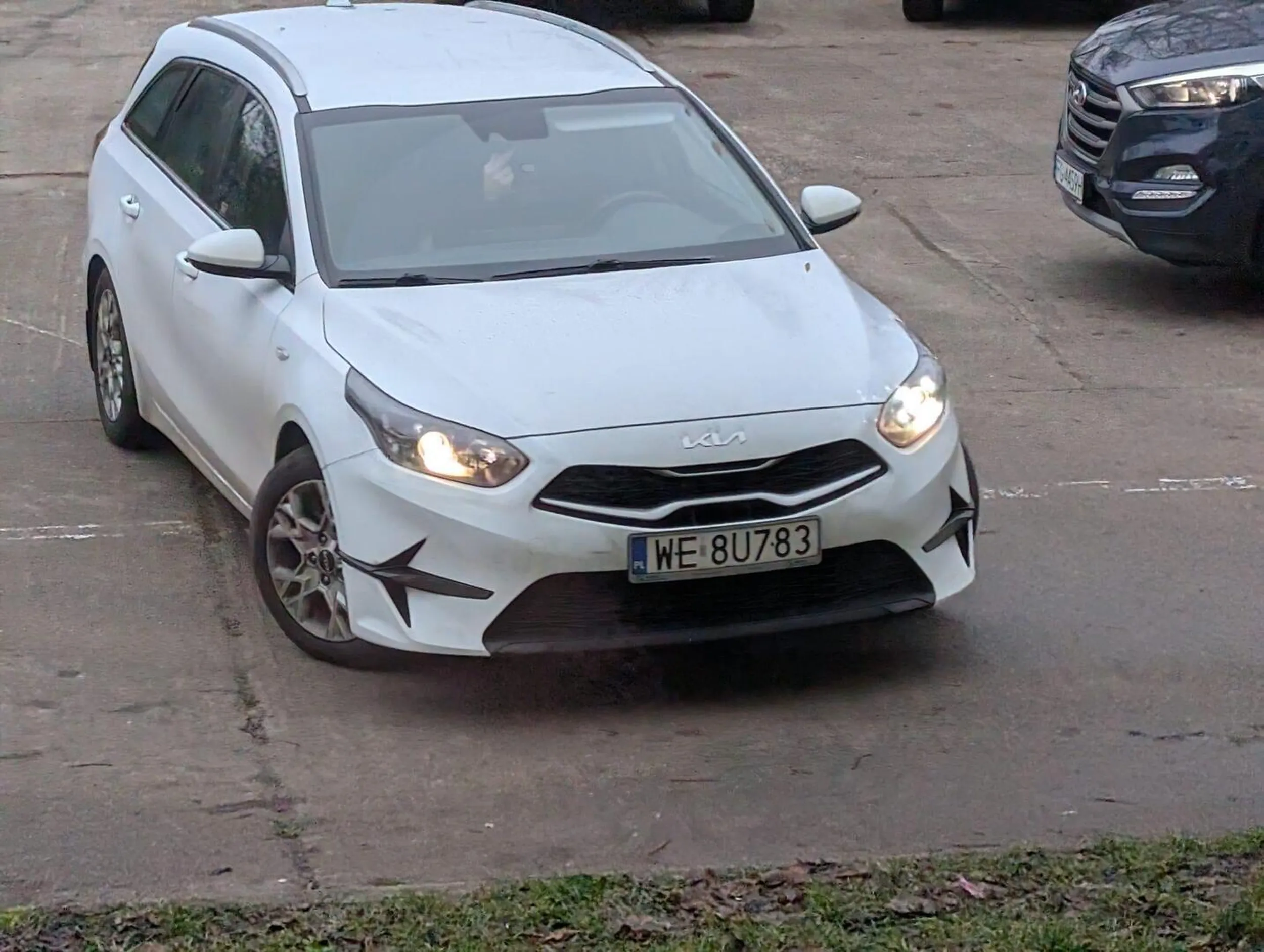 Bandyta na boisku i poza nim jego zachowanie przekracza wszelkie dopuszczalne granice nie pozadrawiam. Chłopak z nim zerwał więc odpuścicie mu troche