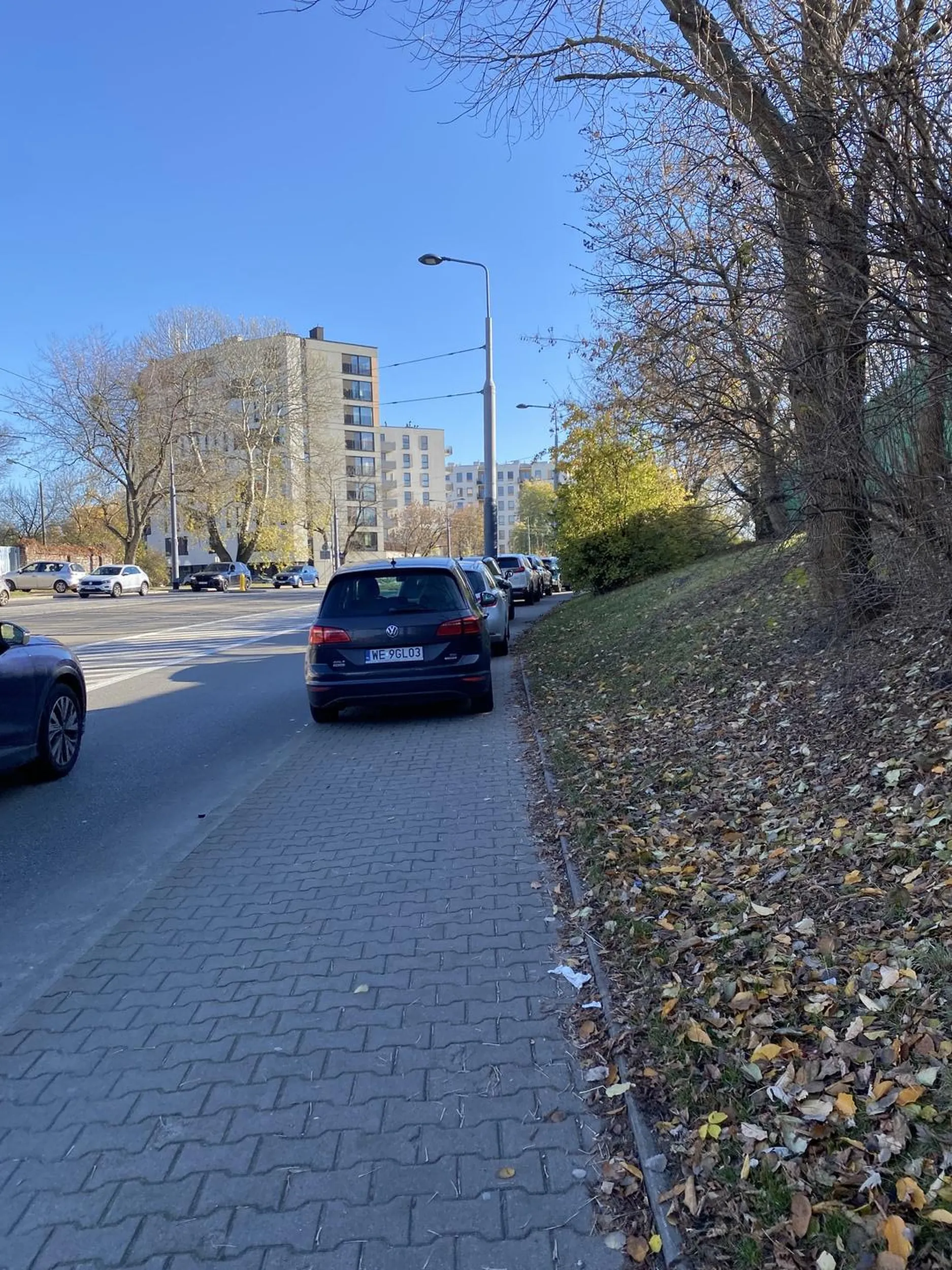 Chodnik to nie parking :)