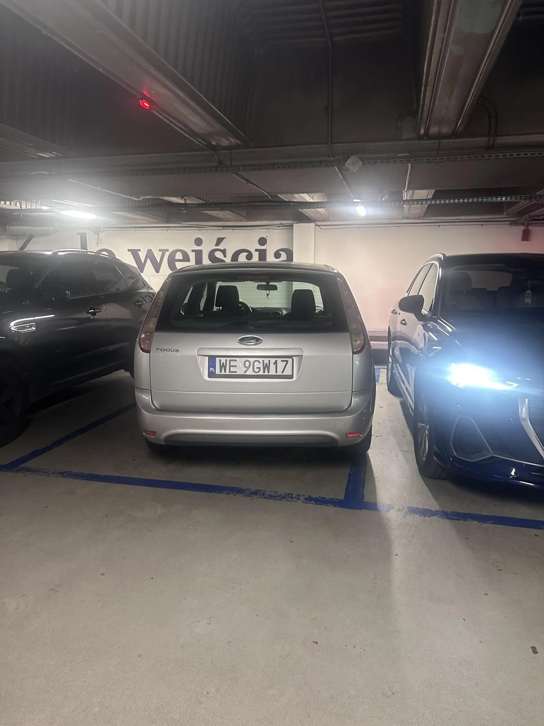 Tego kierowcę trzeba zaprosić na kurs poprawnego parkowania